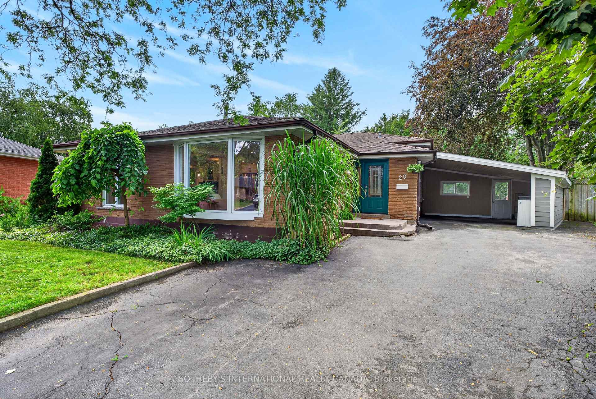Photo 1 of 20 Monarch Court, Hamilton, Dundas — HOMEH