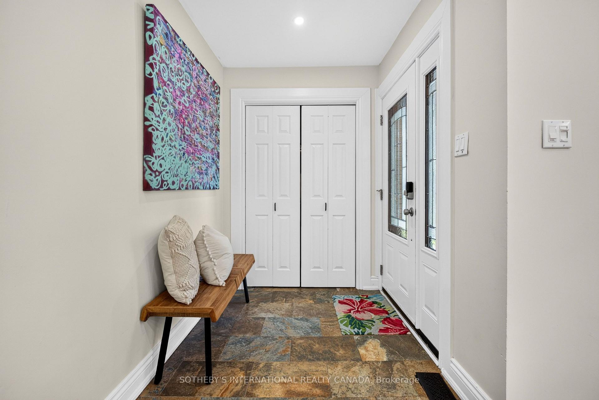 Photo 3 of 20 Monarch Court, Hamilton, Dundas — HOMEH