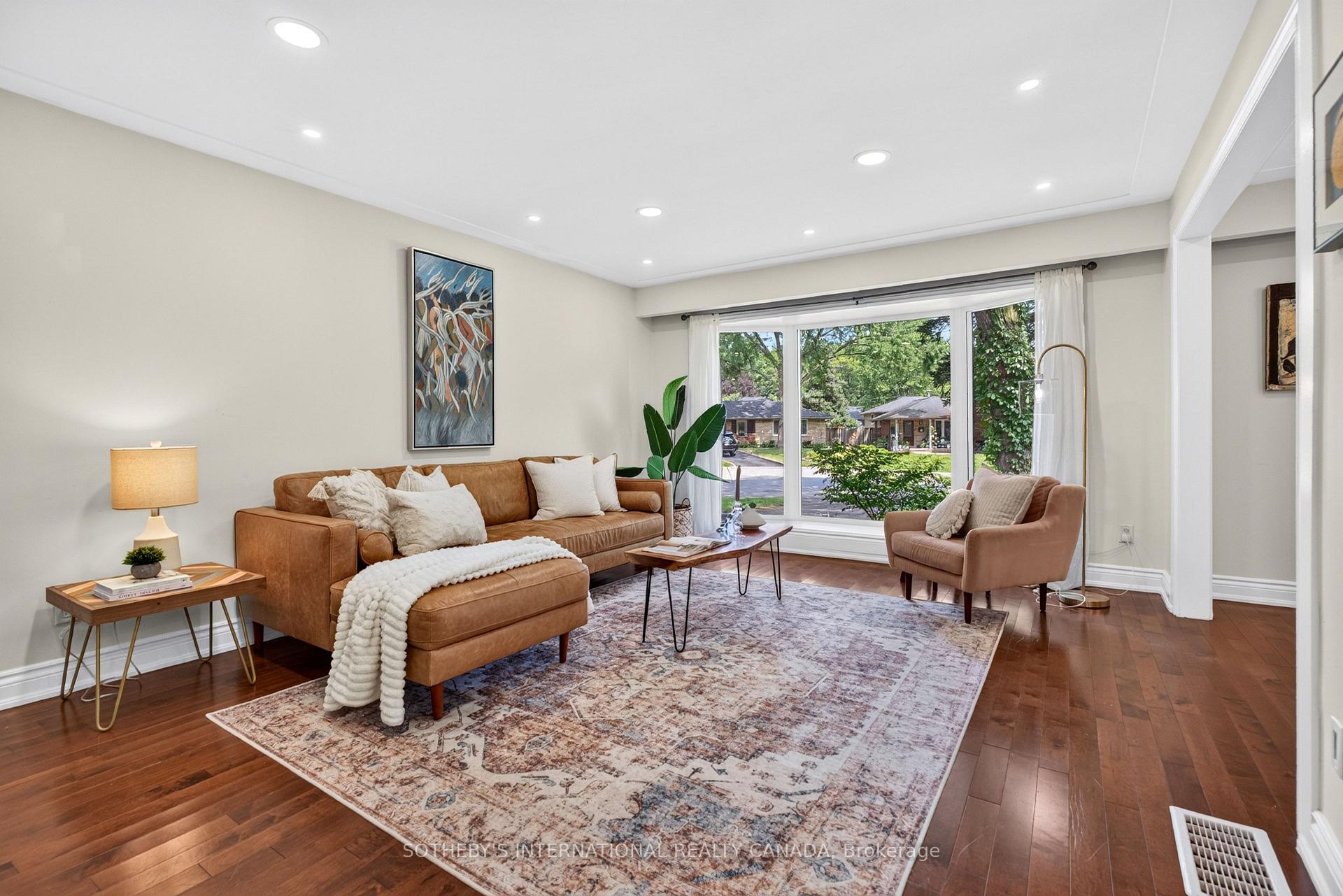 Photo 5 of 20 Monarch Court, Hamilton, Dundas — HOMEH