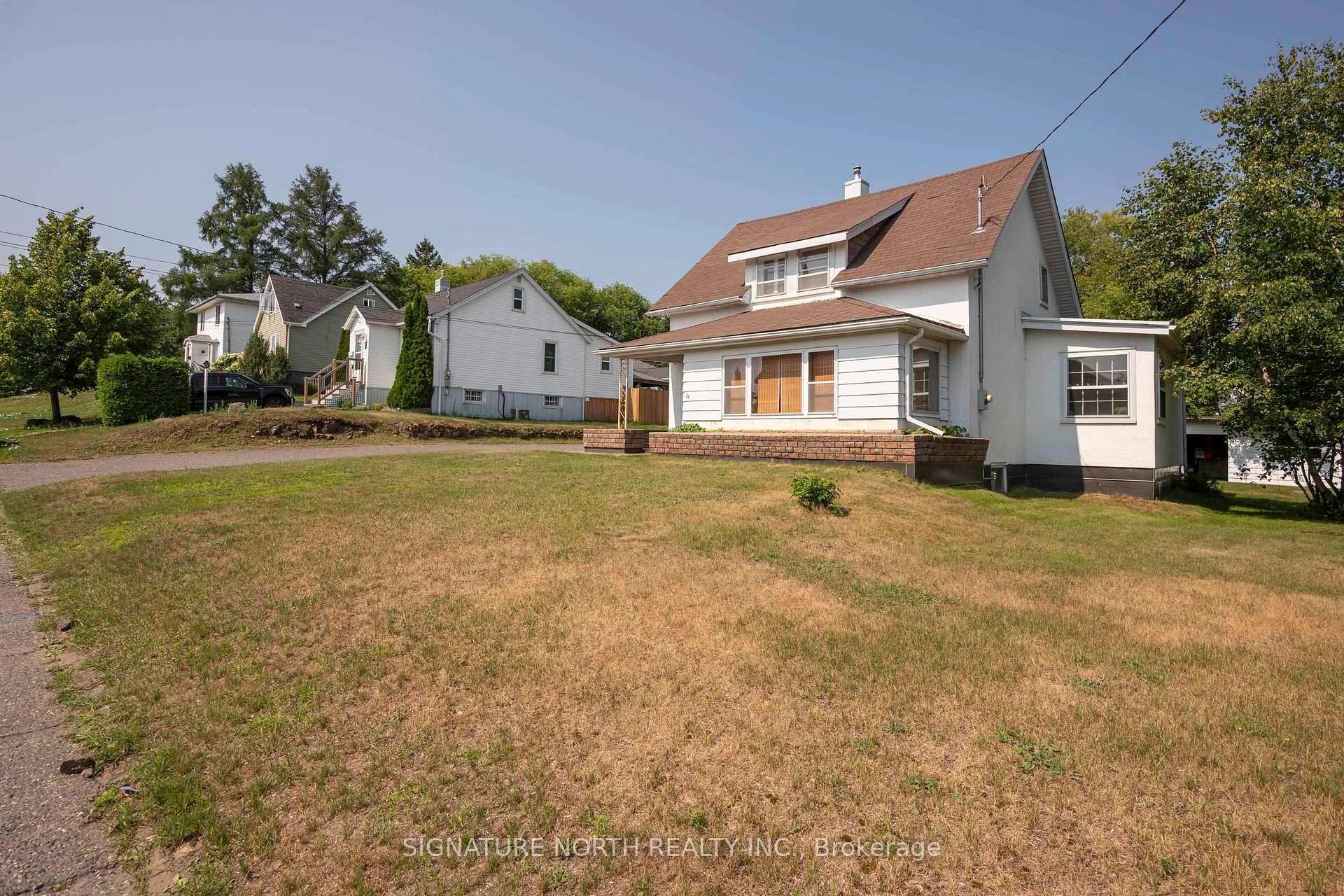 Photo 2 of 34 Knight Street, Thunder Bay, College Heights — HOMEH