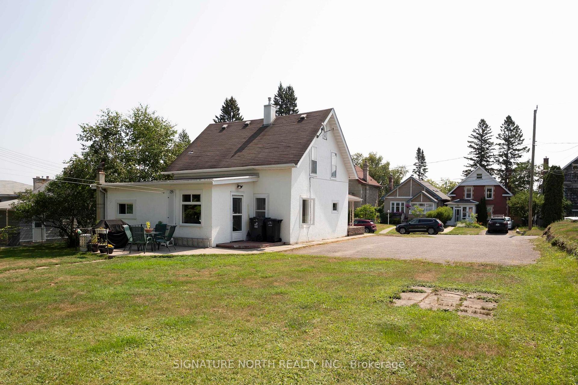 Photo 3 of 34 Knight Street, Thunder Bay, College Heights — HOMEH