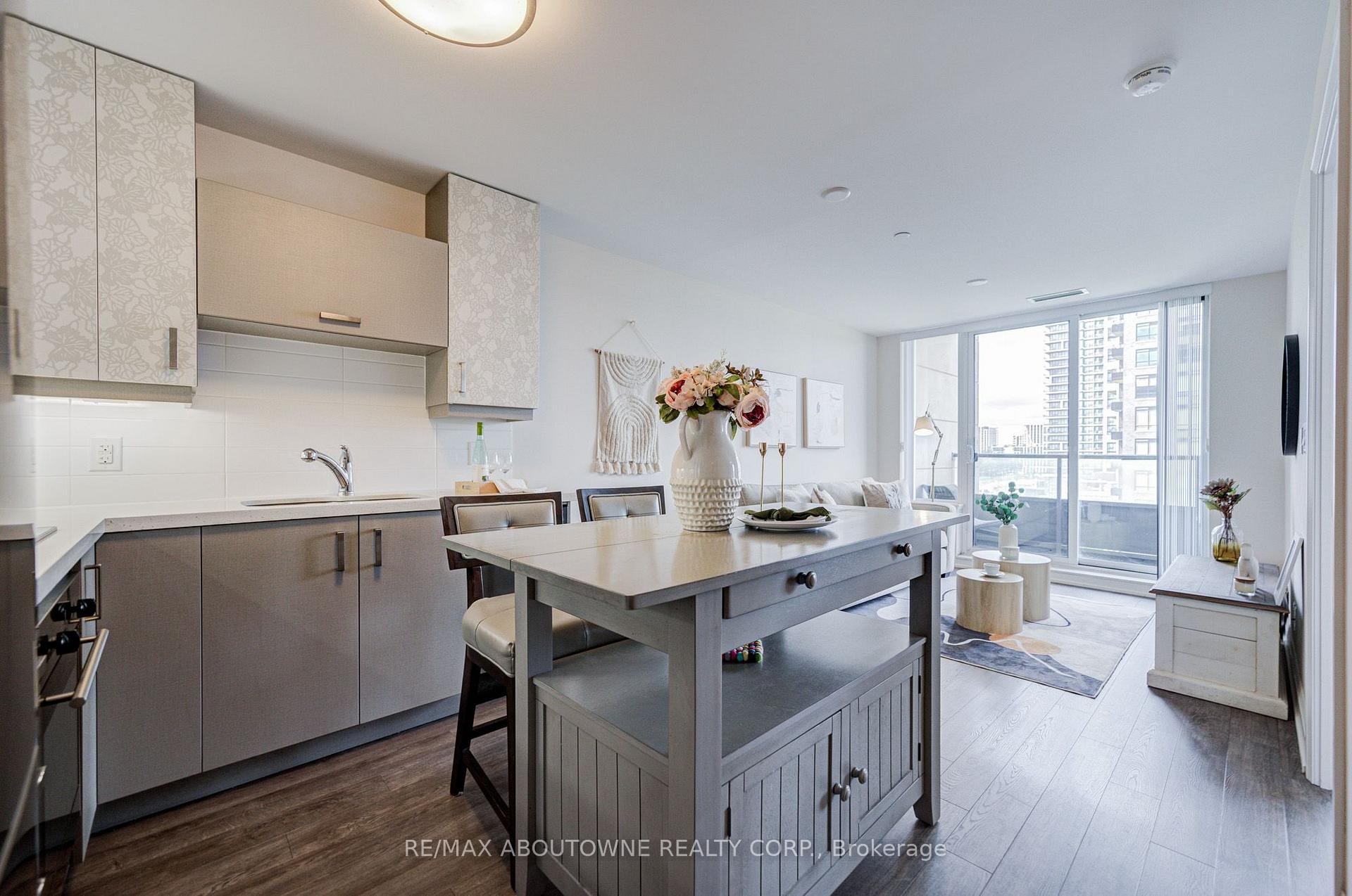 Photo 9 of Unit 921, 18 Uptown Drive, Markham, Unionville — HOMEH