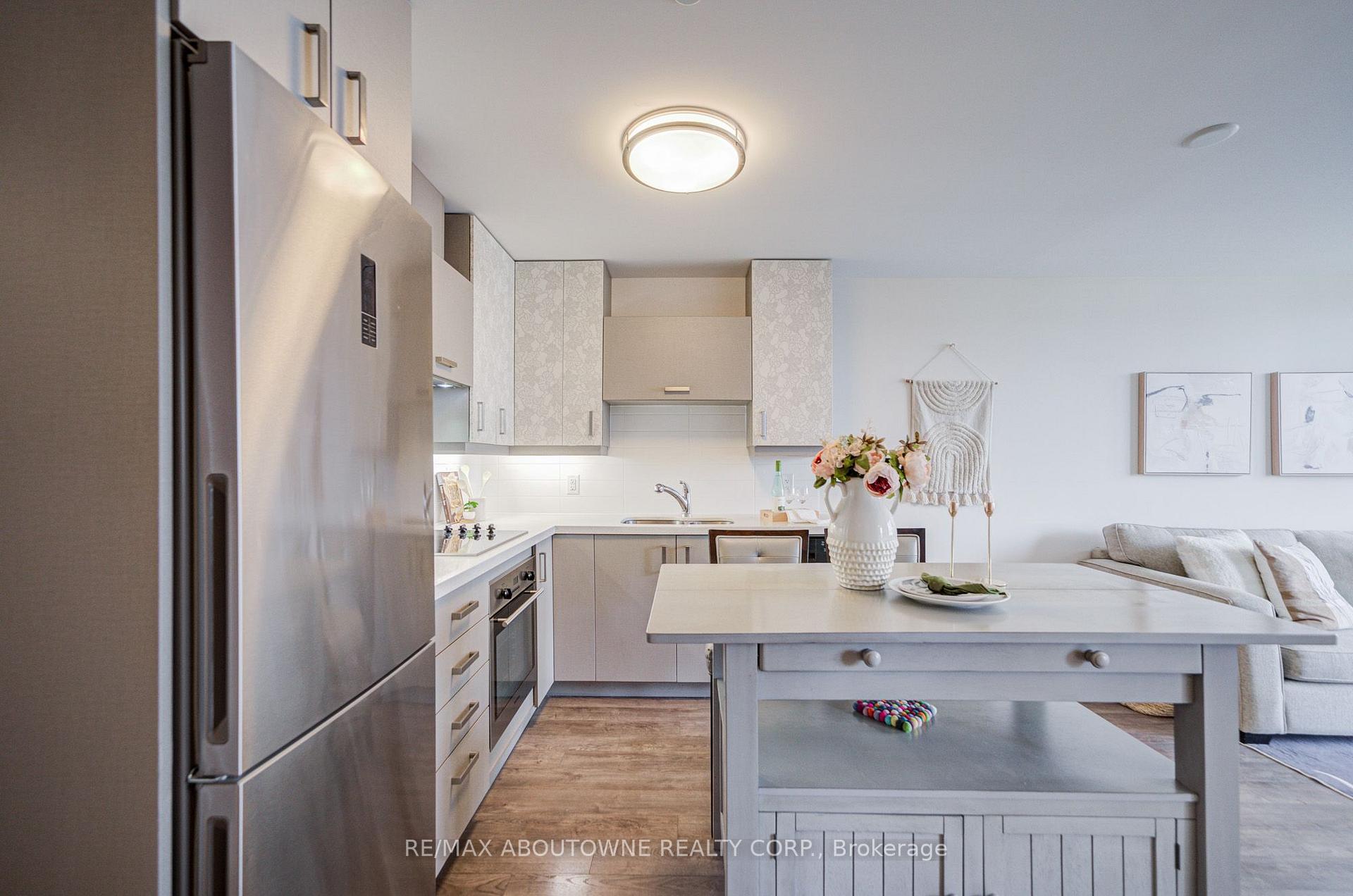 Photo 10 of Unit 921, 18 Uptown Drive, Markham, Unionville — HOMEH