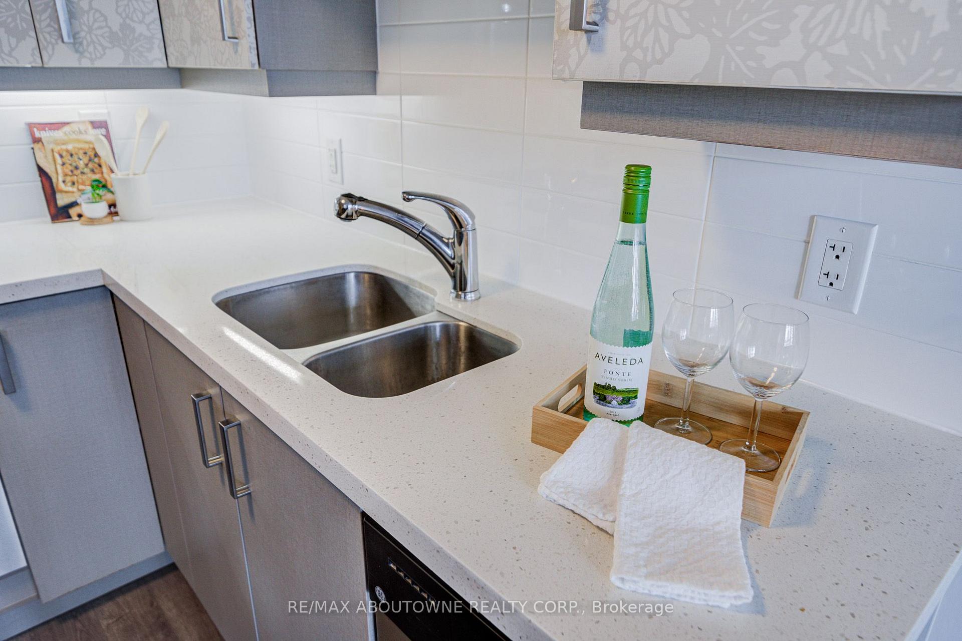 Photo 13 of Unit 921, 18 Uptown Drive, Markham, Unionville — HOMEH