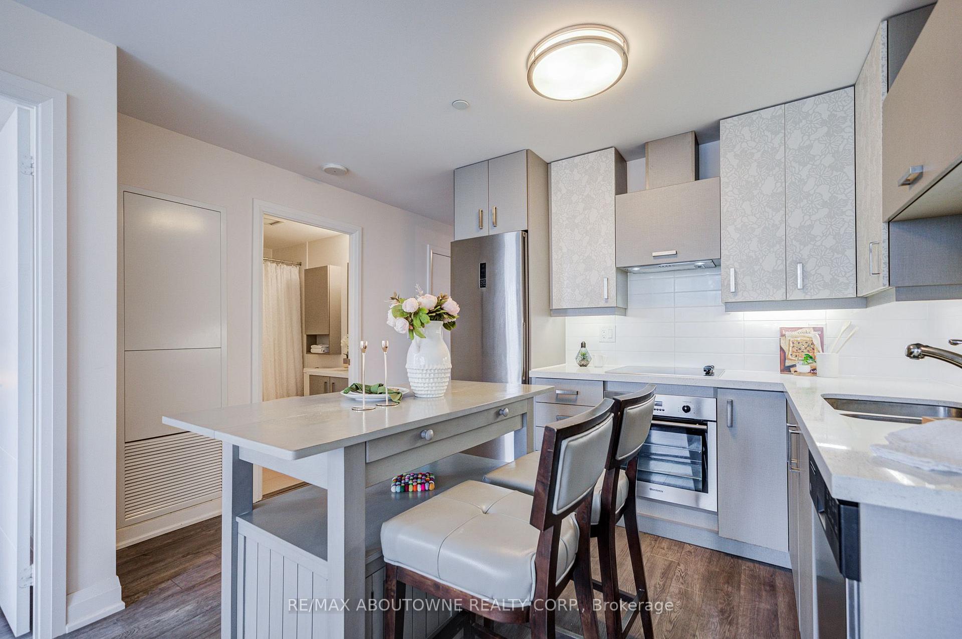 Photo 15 of Unit 921, 18 Uptown Drive, Markham, Unionville — HOMEH
