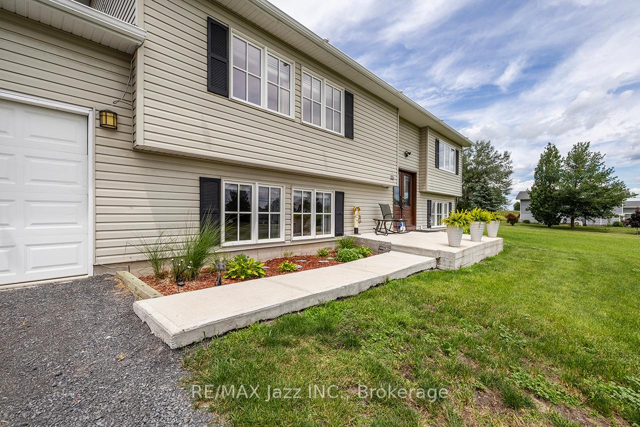 Photo 4 of 23 Bayview Drive, Greater Napanee, Greater Napanee — HOMEH