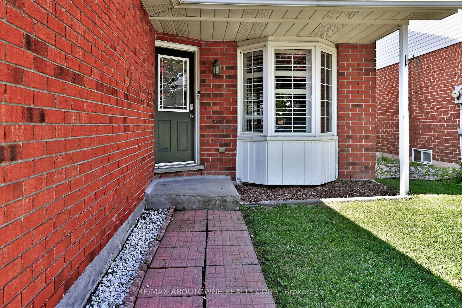 Photo 5 of 2102 Salma Crescent, Burlington, Headon — HOMEH