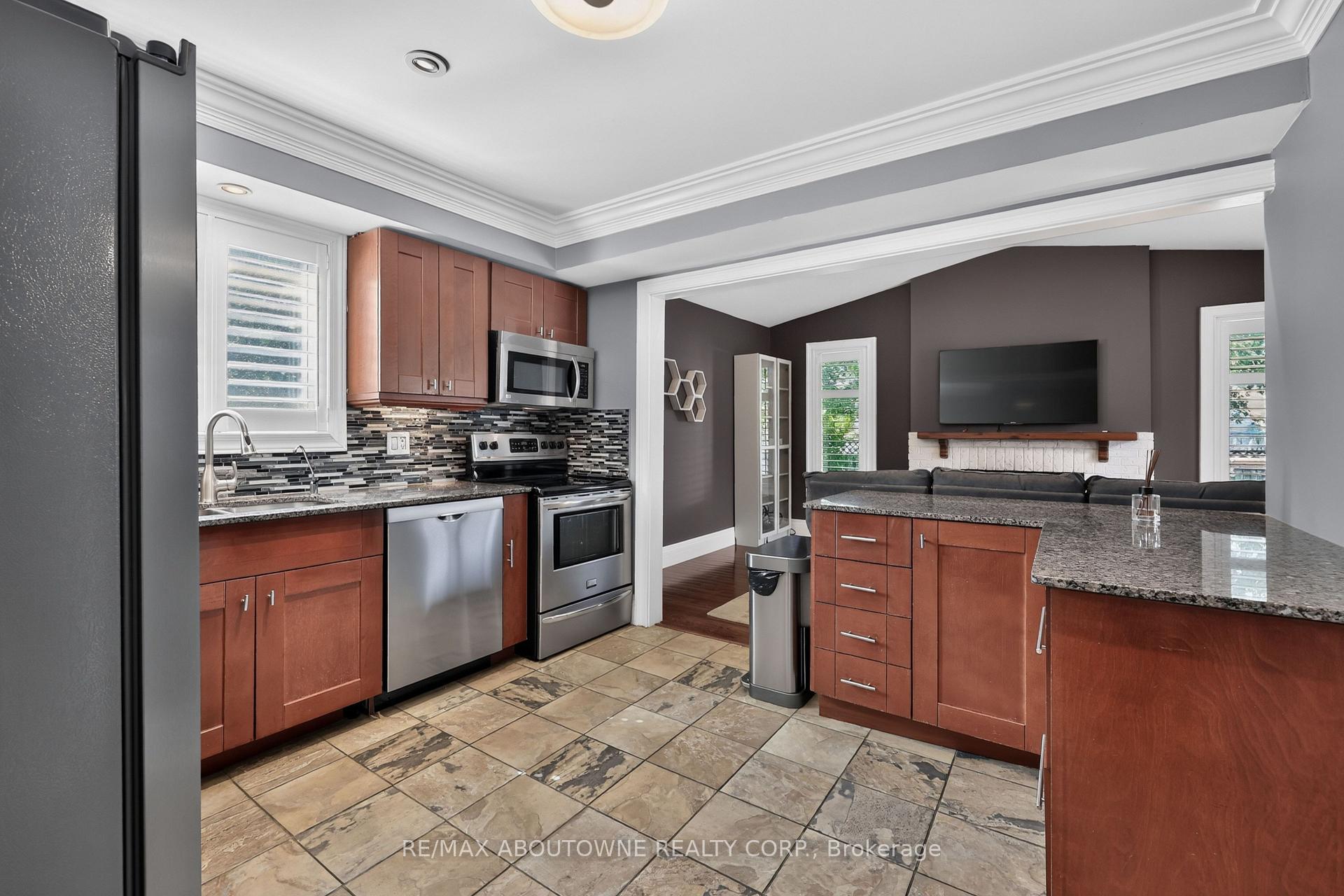Photo 14 of 2102 Salma Crescent, Burlington, Headon — HOMEH