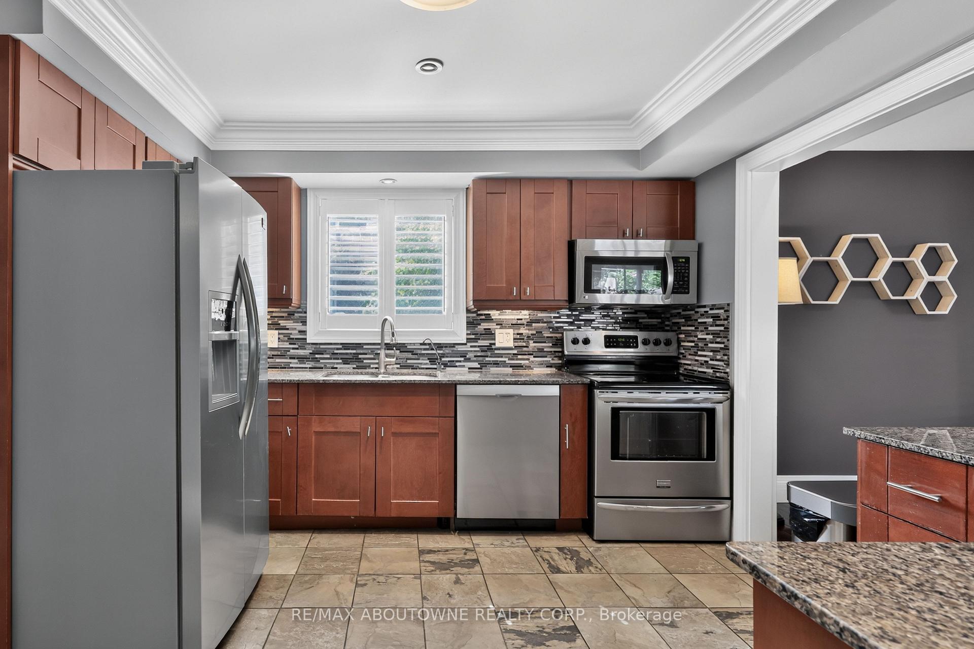 Photo 15 of 2102 Salma Crescent, Burlington, Headon — HOMEH