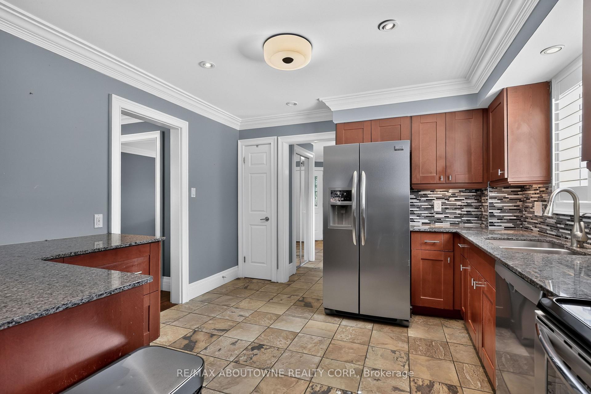 Photo 16 of 2102 Salma Crescent, Burlington, Headon — HOMEH