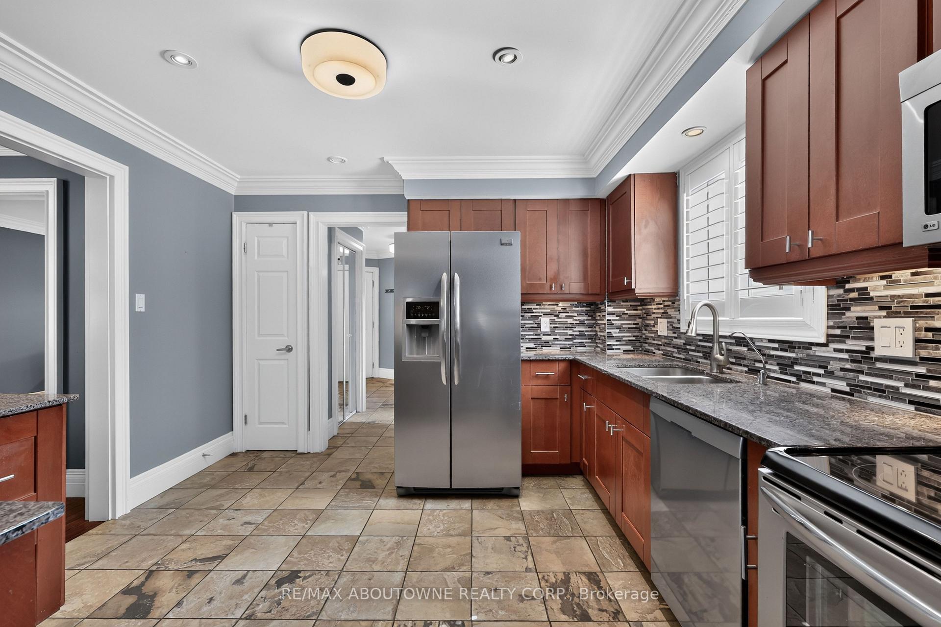 Photo 17 of 2102 Salma Crescent, Burlington, Headon — HOMEH
