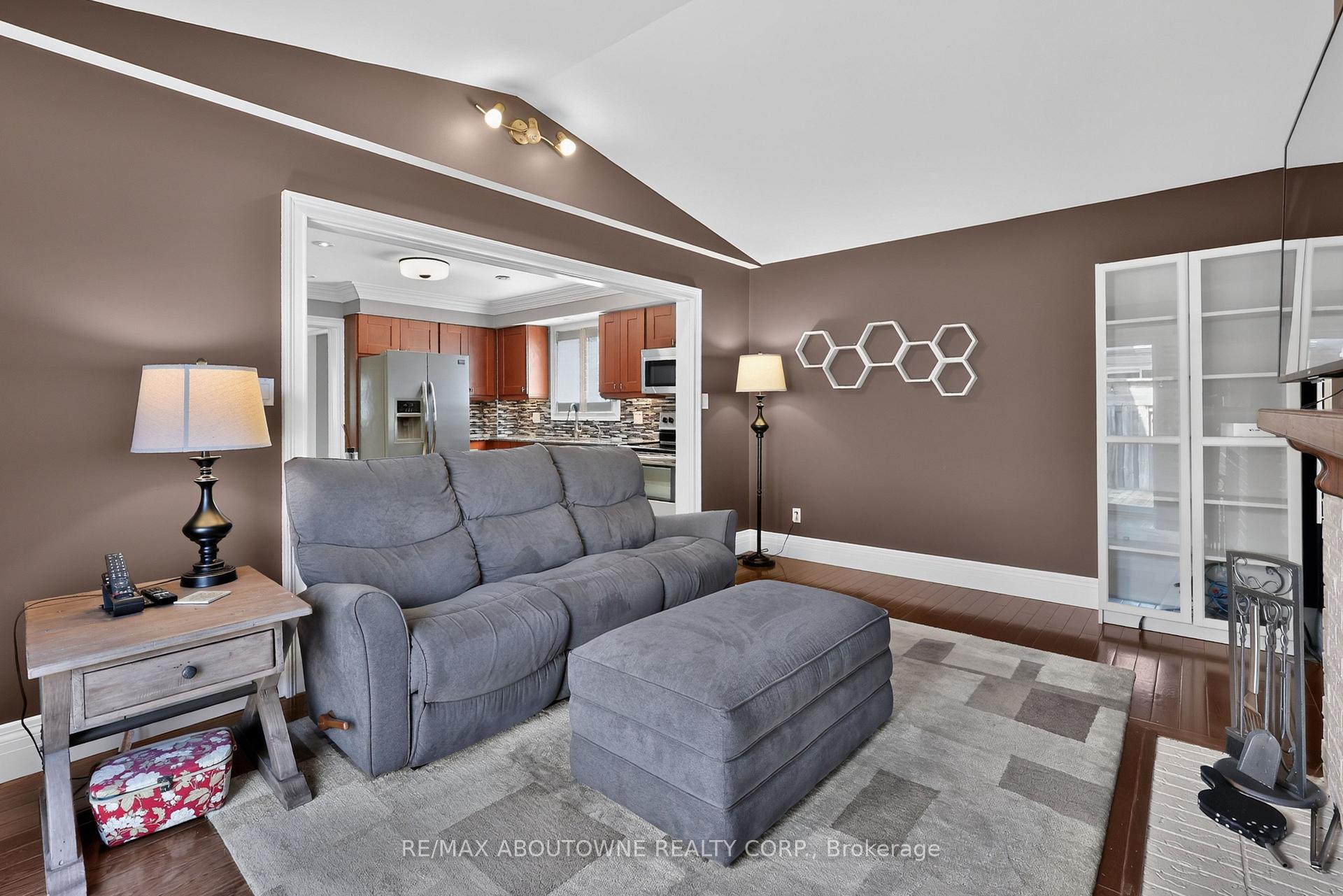 Photo 19 of 2102 Salma Crescent, Burlington, Headon — HOMEH