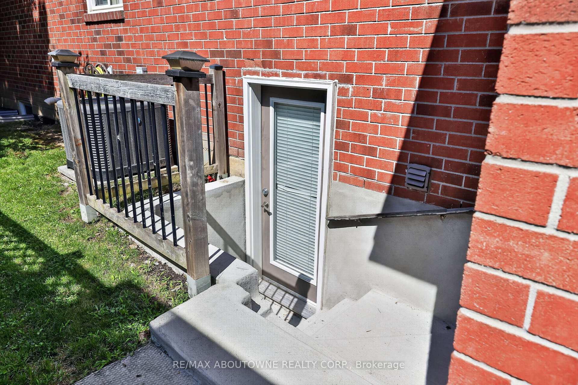 Photo 37 of 2102 Salma Crescent, Burlington, Headon — HOMEH