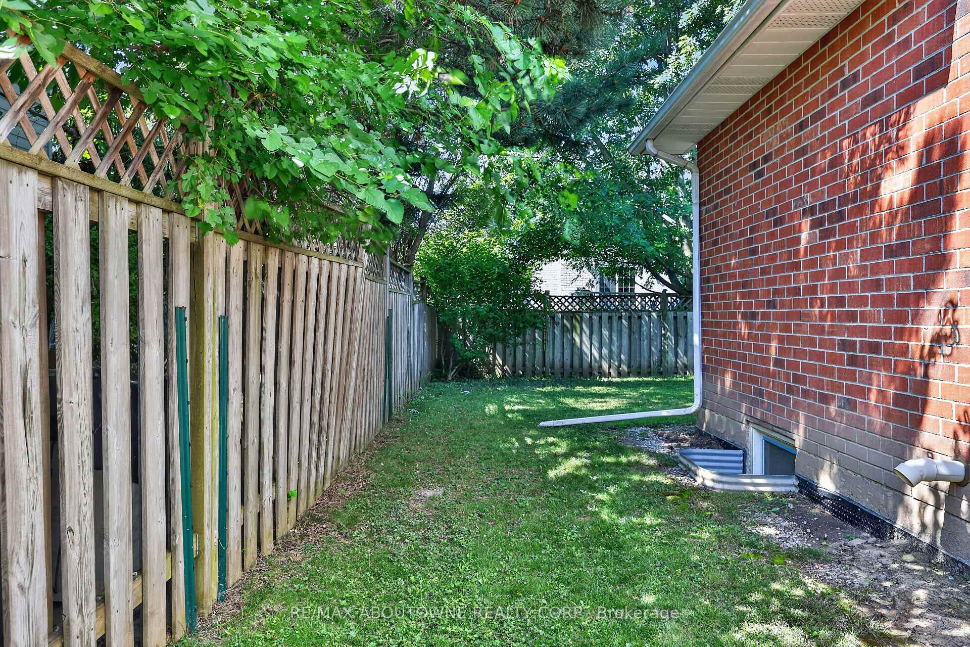 Photo 38 of 2102 Salma Crescent, Burlington, Headon — HOMEH