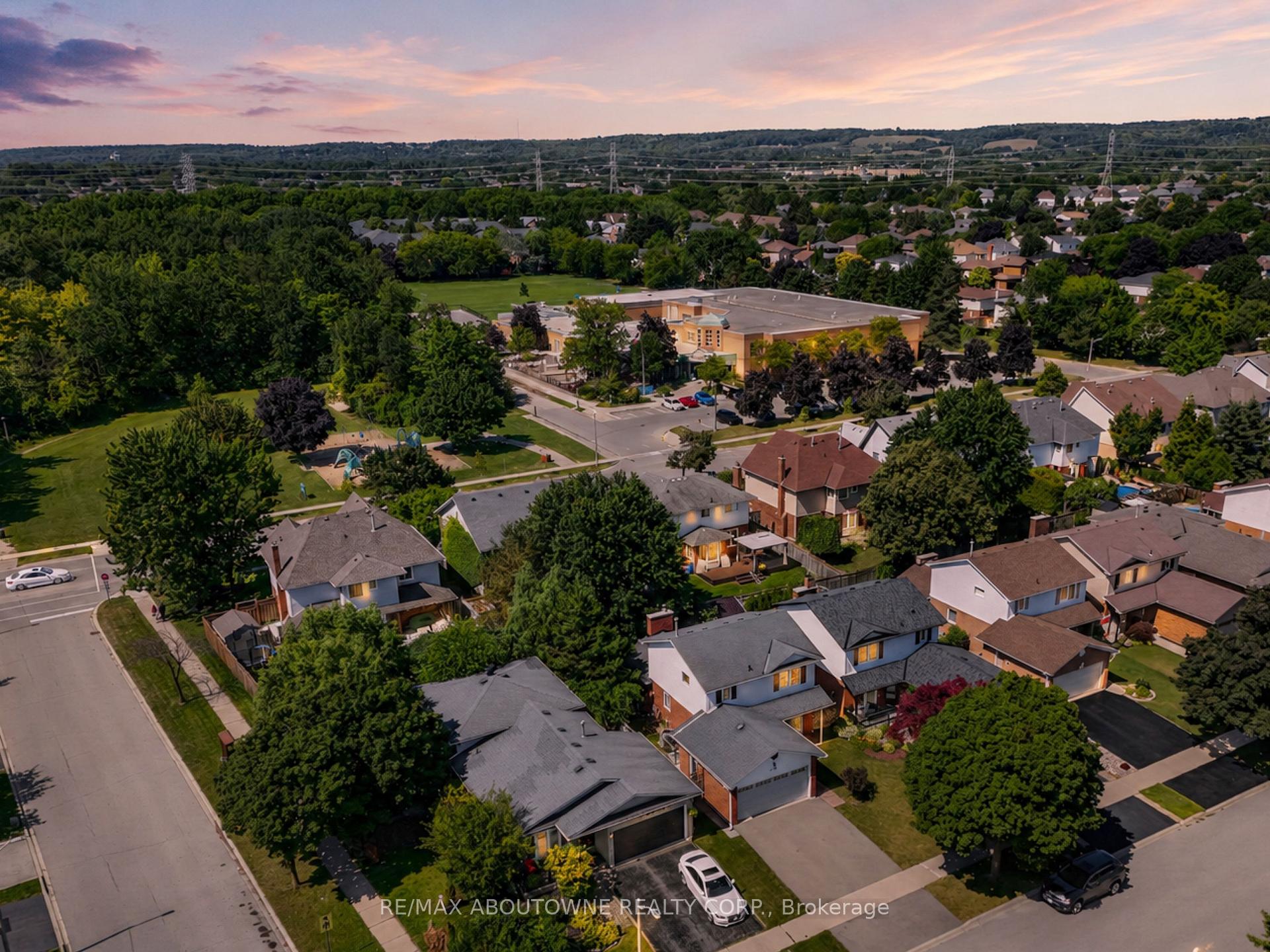 Photo 49 of 2102 Salma Crescent, Burlington, Headon — HOMEH