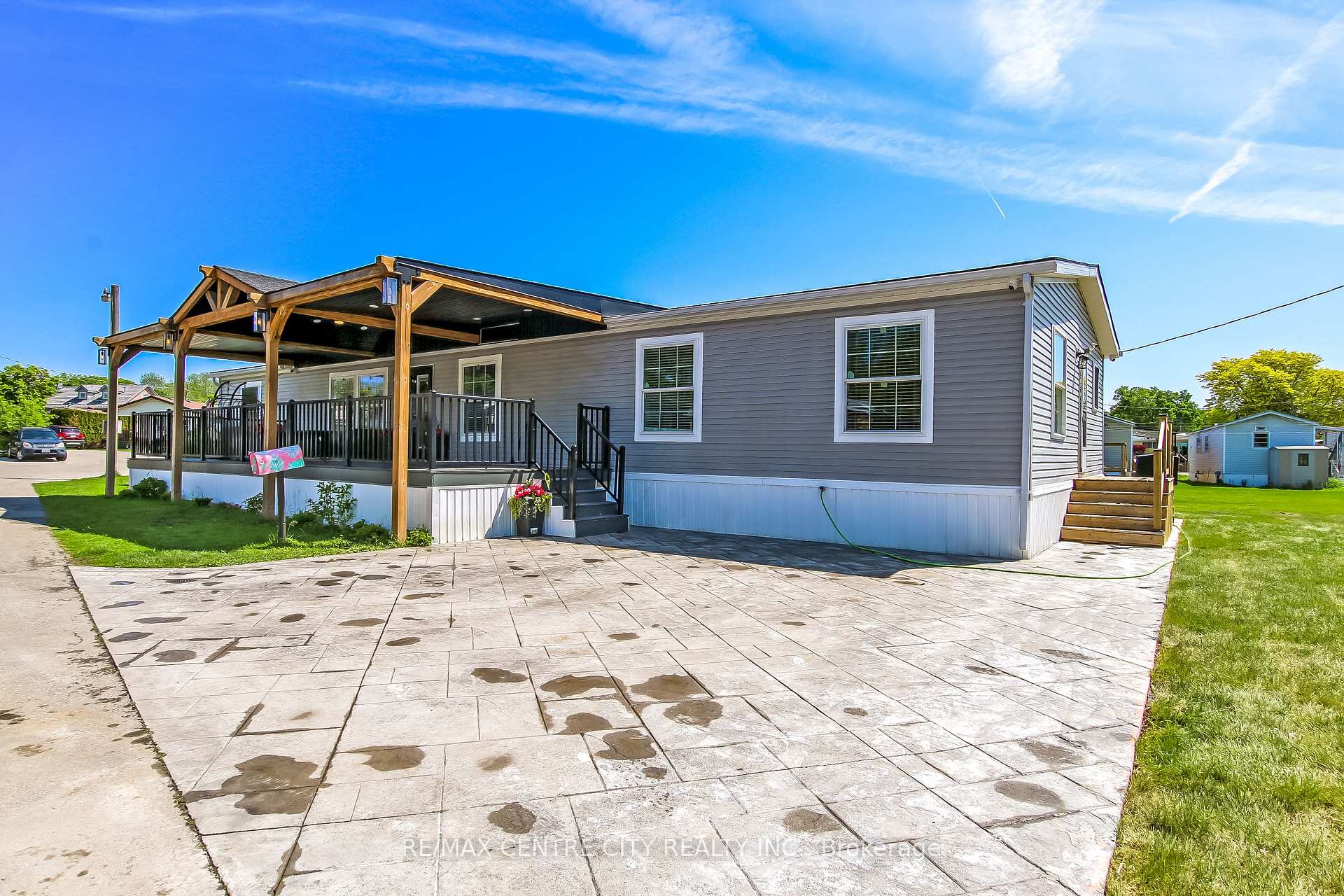 Photo 2 of Unit 201, 198 Springbank Drive, London, South D — HOMEH