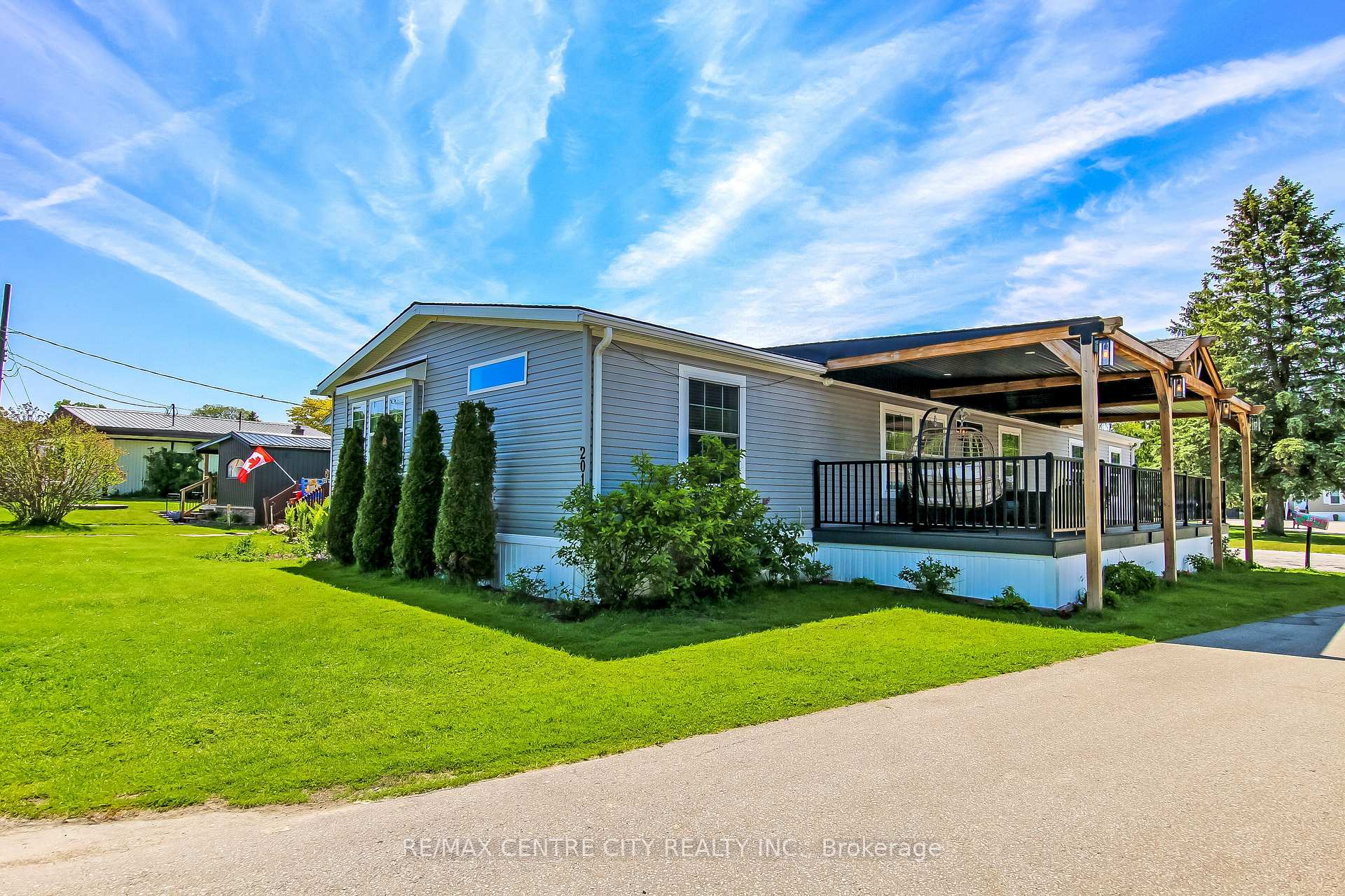 Photo 3 of Unit 201, 198 Springbank Drive, London, South D — HOMEH