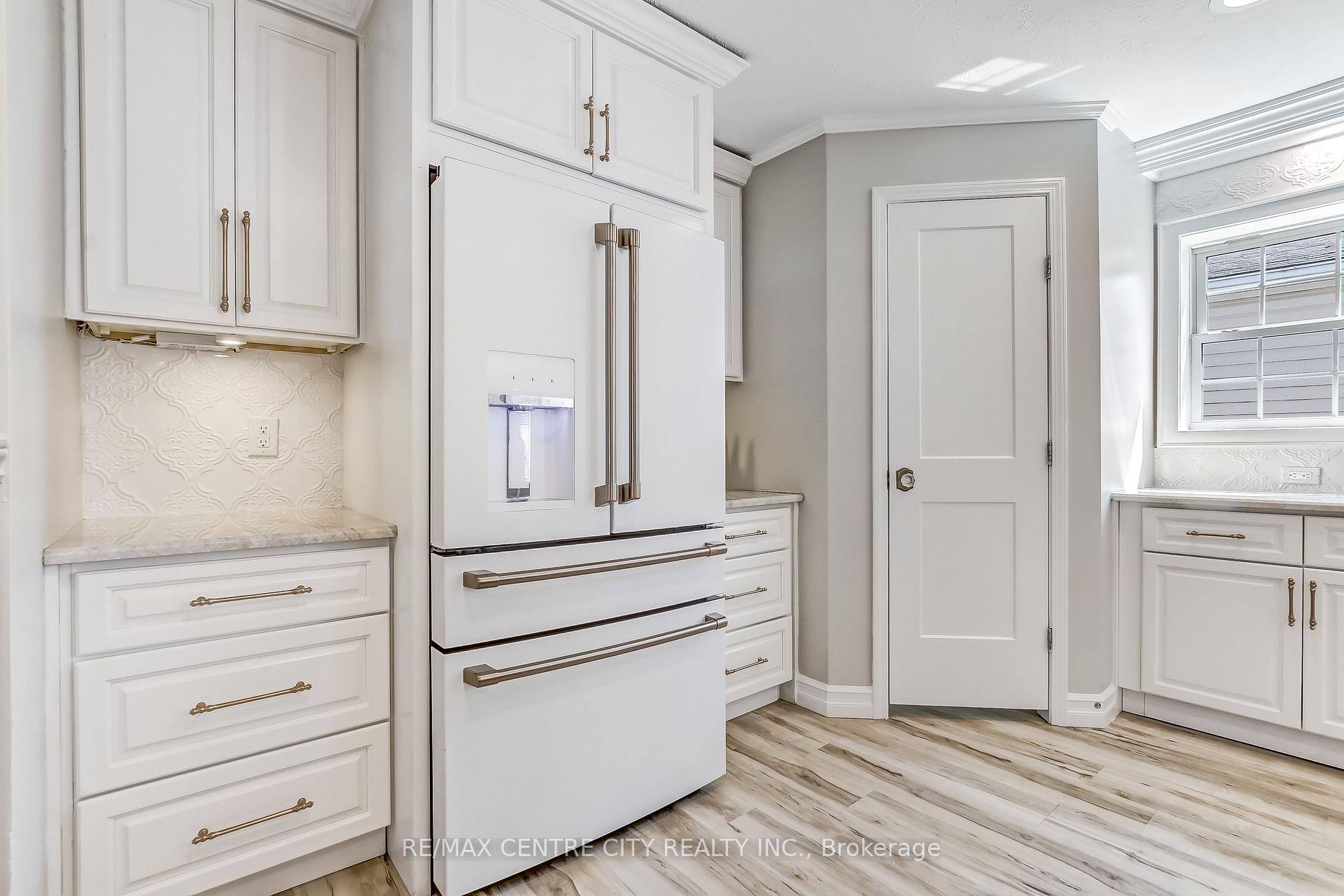 Photo 8 of Unit 201, 198 Springbank Drive, London, South D — HOMEH