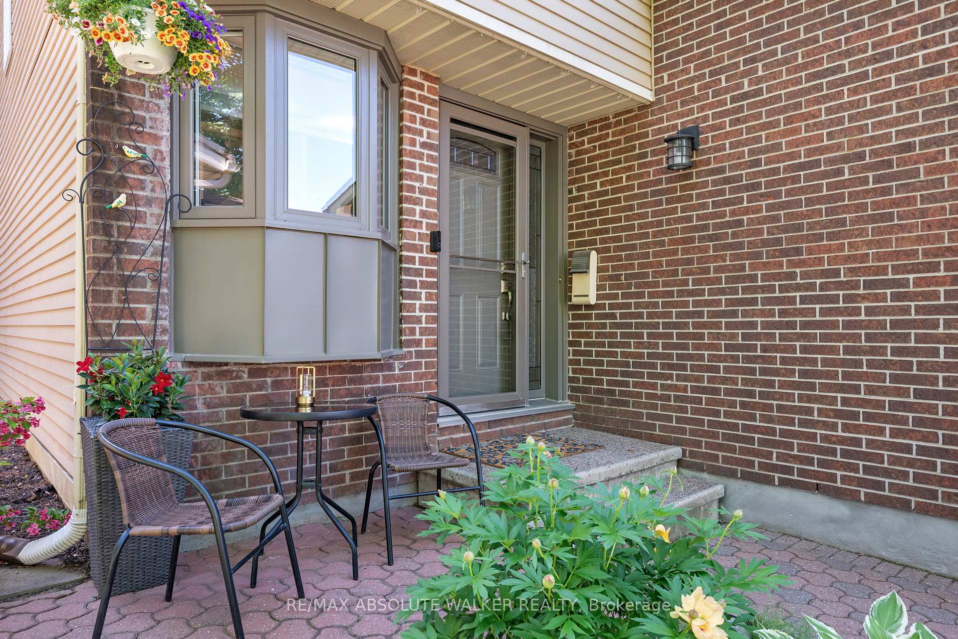 Photo 3 of 1546 Meadowfield Place, Ottawa, Chapel Hill — HOMEH