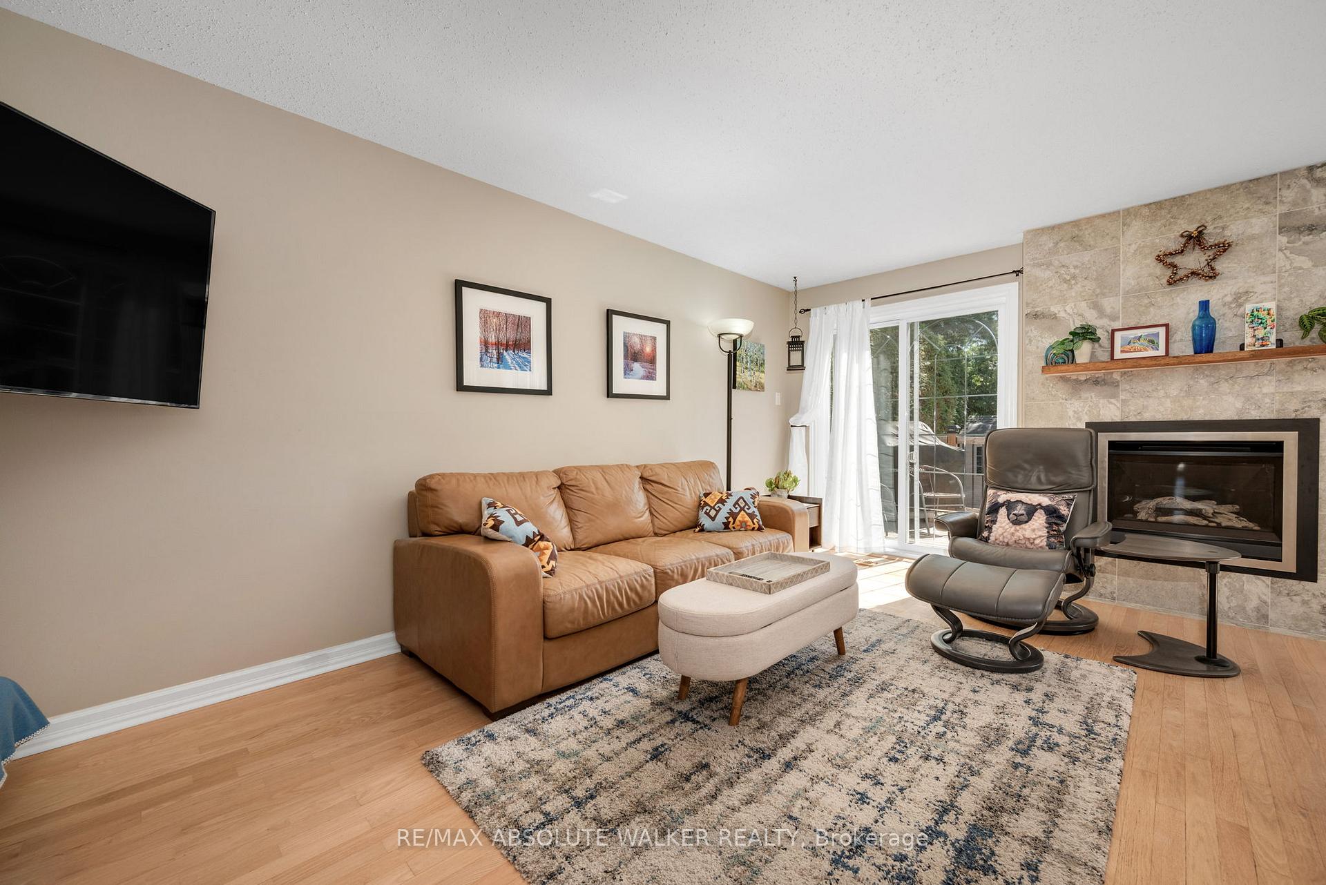 Photo 5 of 1546 Meadowfield Place, Ottawa, Chapel Hill — HOMEH