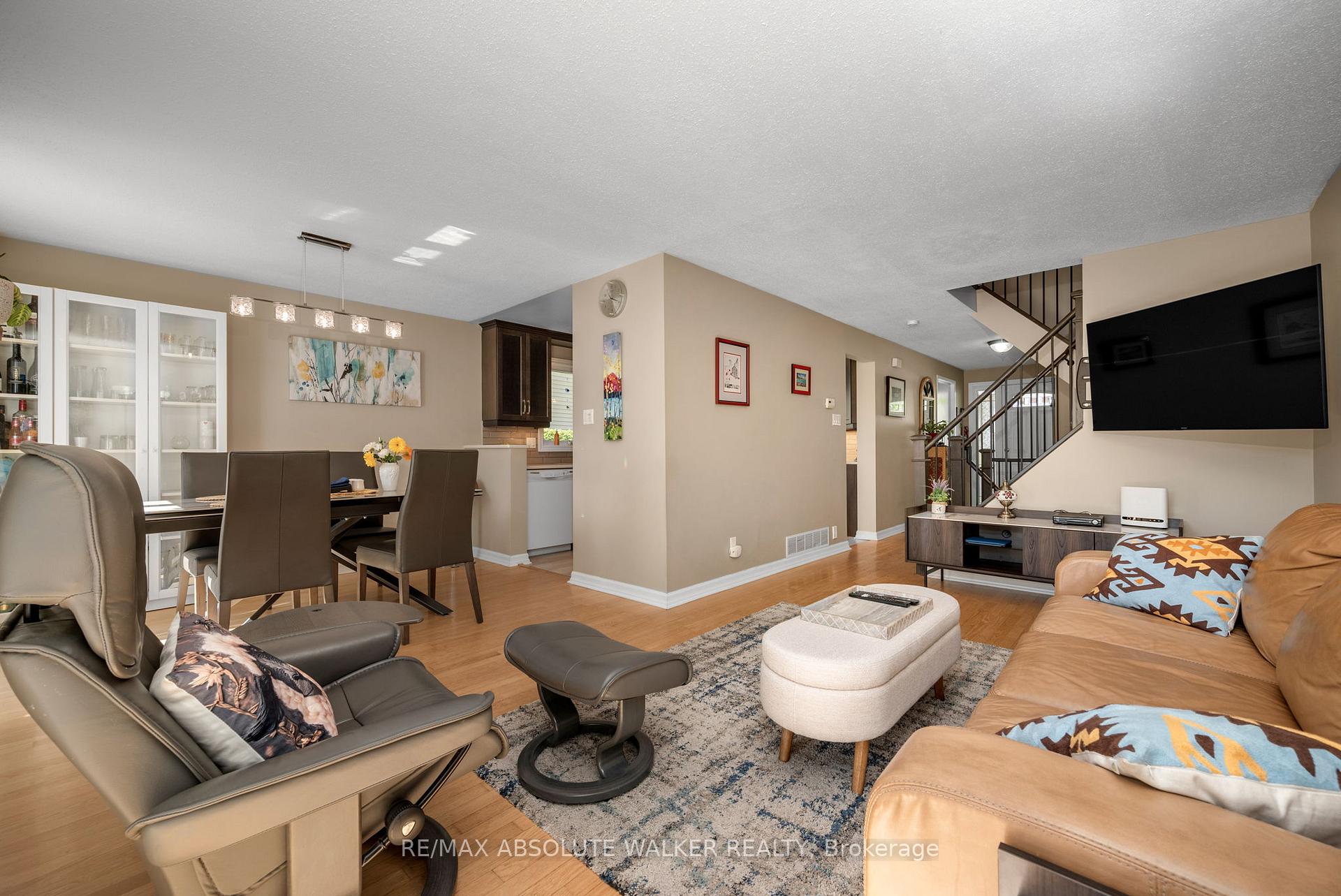 Photo 9 of 1546 Meadowfield Place, Ottawa, Chapel Hill — HOMEH