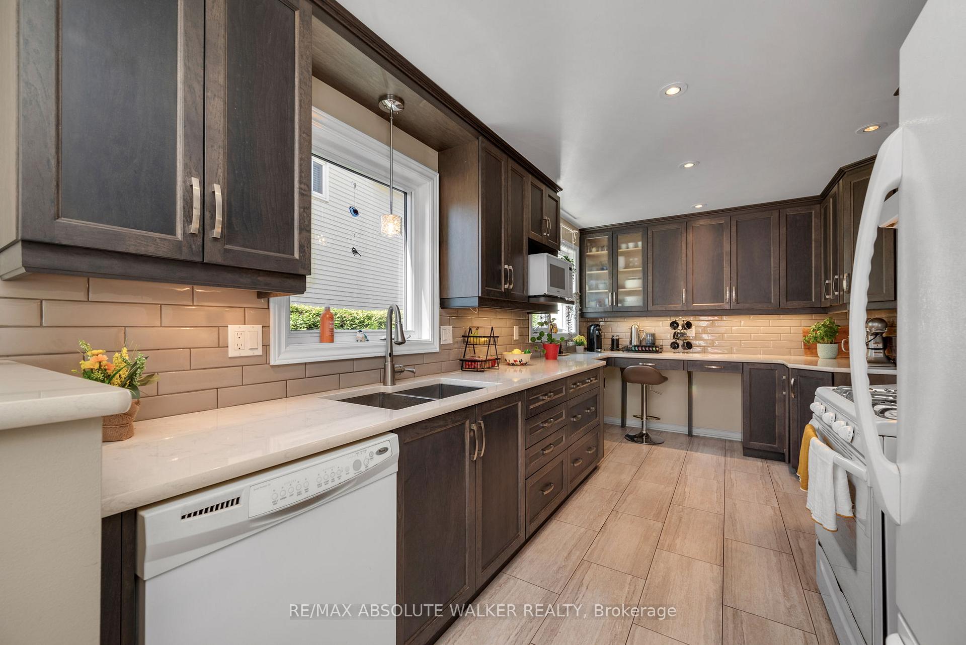 Photo 12 of 1546 Meadowfield Place, Ottawa, Chapel Hill — HOMEH