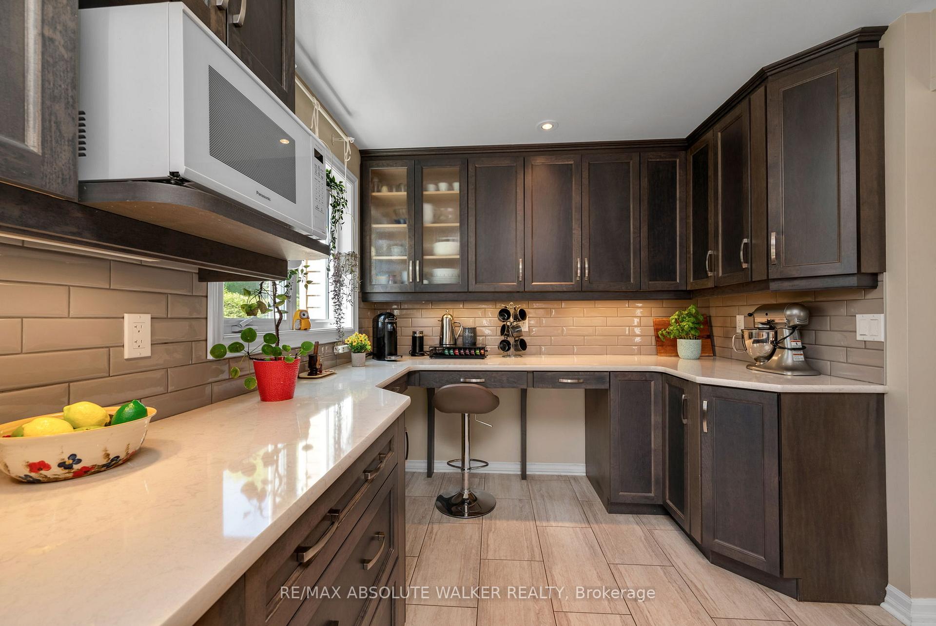 Photo 13 of 1546 Meadowfield Place, Ottawa, Chapel Hill — HOMEH