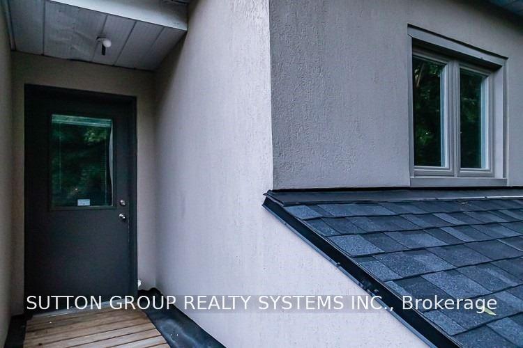 Photo 2 of 27 Indian Grove, Toronto, High Park-Swansea — HOMEH