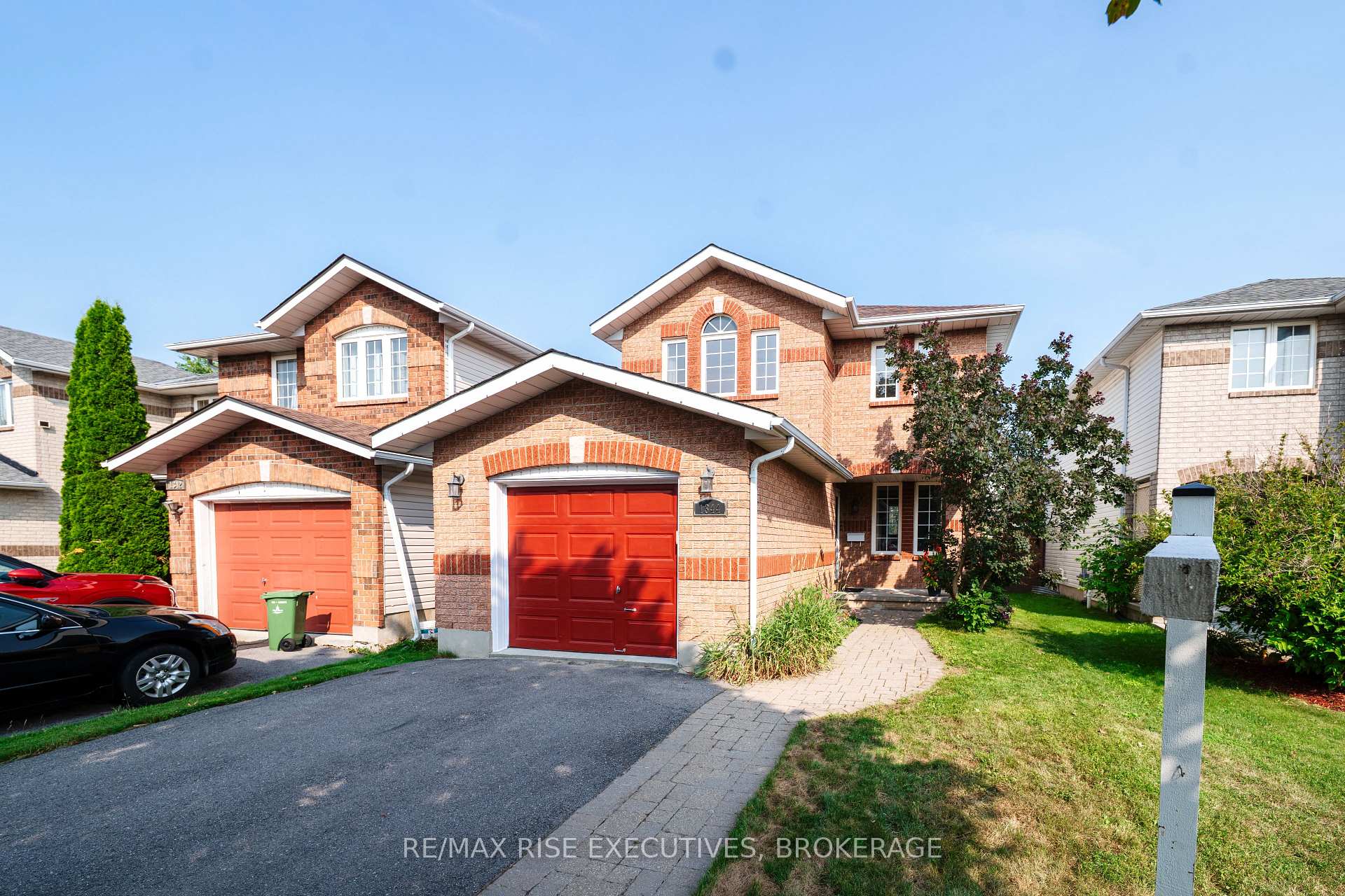 Front of 1344 Thornwood Crescent