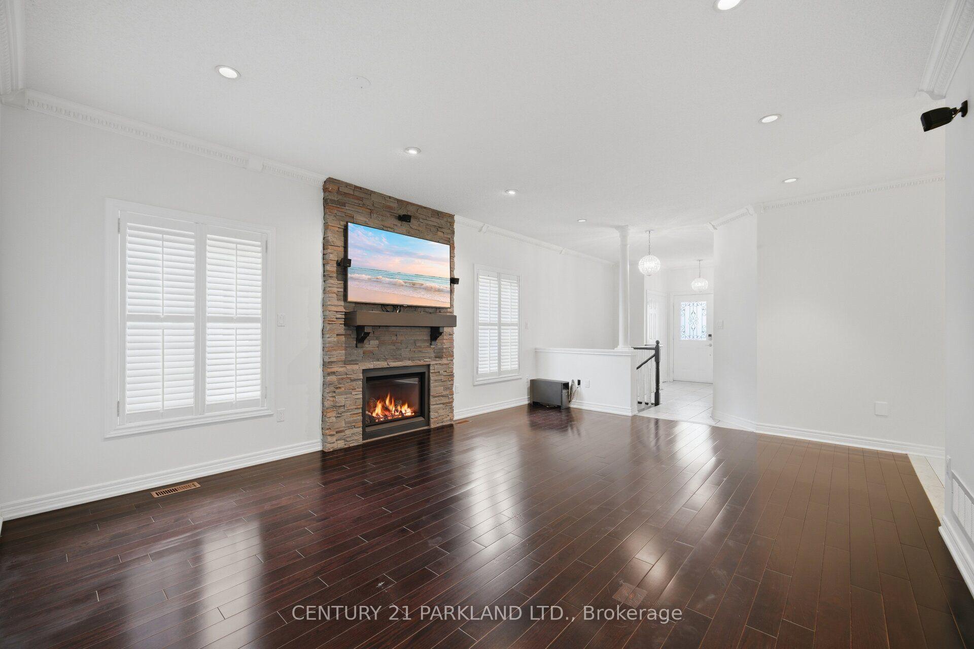 Photo 5 of 148 Solway Avenue, Vaughan, Maple — HOMEH