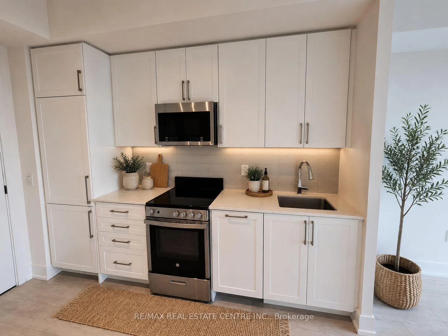 Photo 5 of Unit 417, 2450 Old Bronte Road, Oakville, Westmount — HOMEH