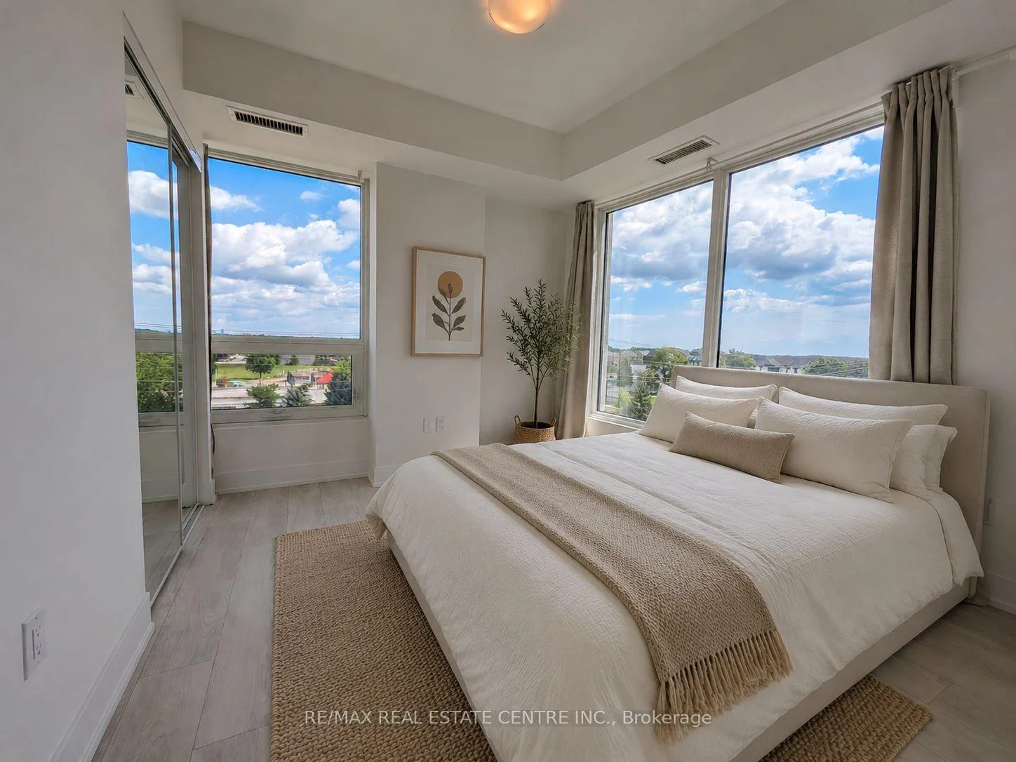 Photo 8 of Unit 417, 2450 Old Bronte Road, Oakville, Westmount — HOMEH