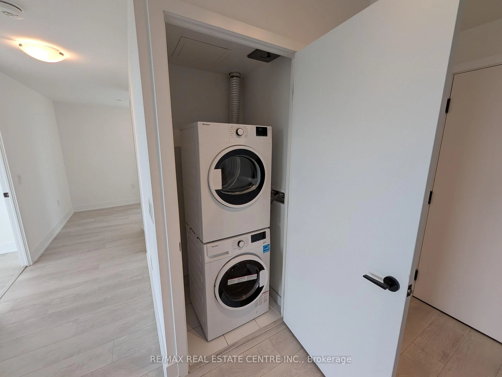 Photo 10 of Unit 417, 2450 Old Bronte Road, Oakville, Westmount — HOMEH
