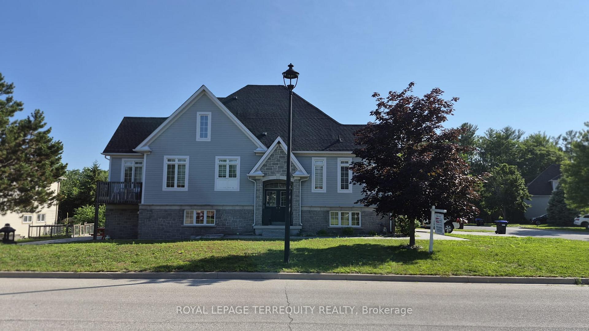 Photo 2 of 10 Culham Trail, Wasaga Beach — HOMEH