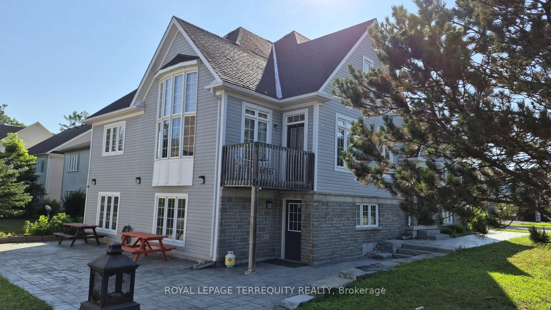 Photo 3 of 10 Culham Trail, Wasaga Beach — HOMEH