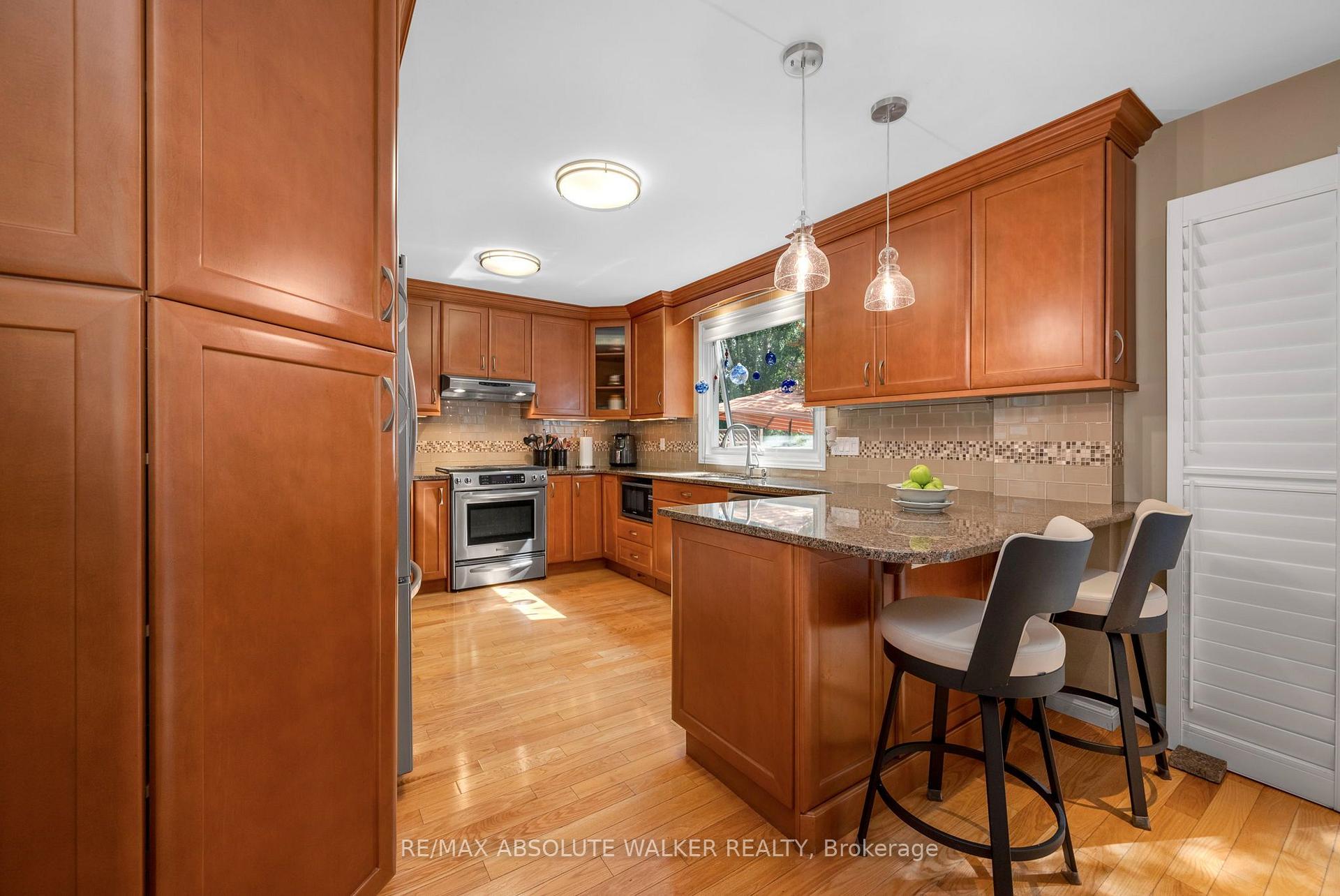 Photo 11 of 53 Northpark Drive, Ottawa, Blackburn Hamlet — HOMEH