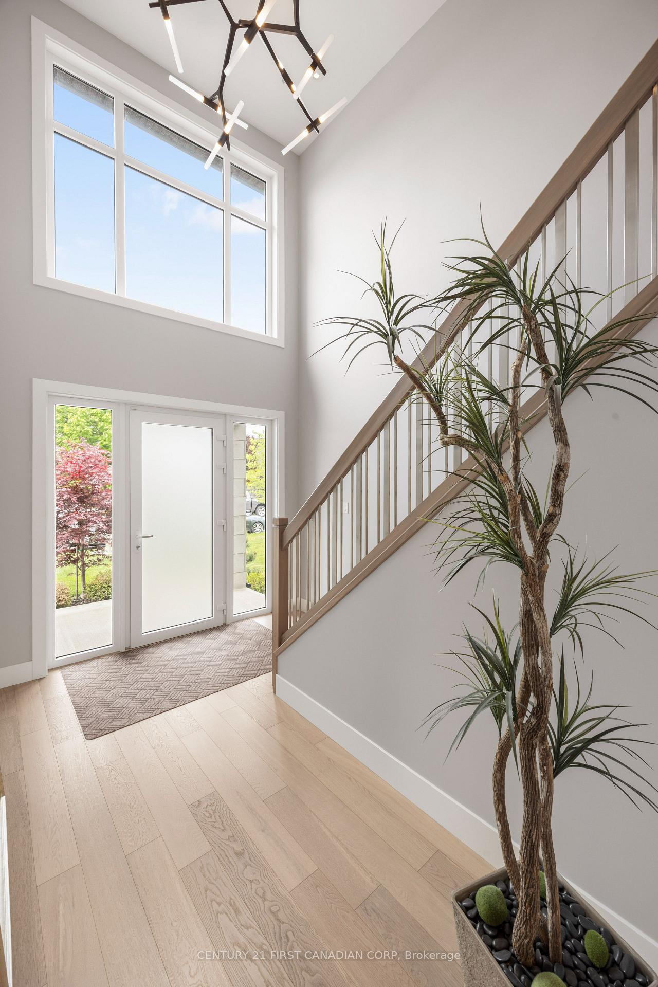 Photo 7 of 2190 Bakervilla Street, London, South V — HOMEH