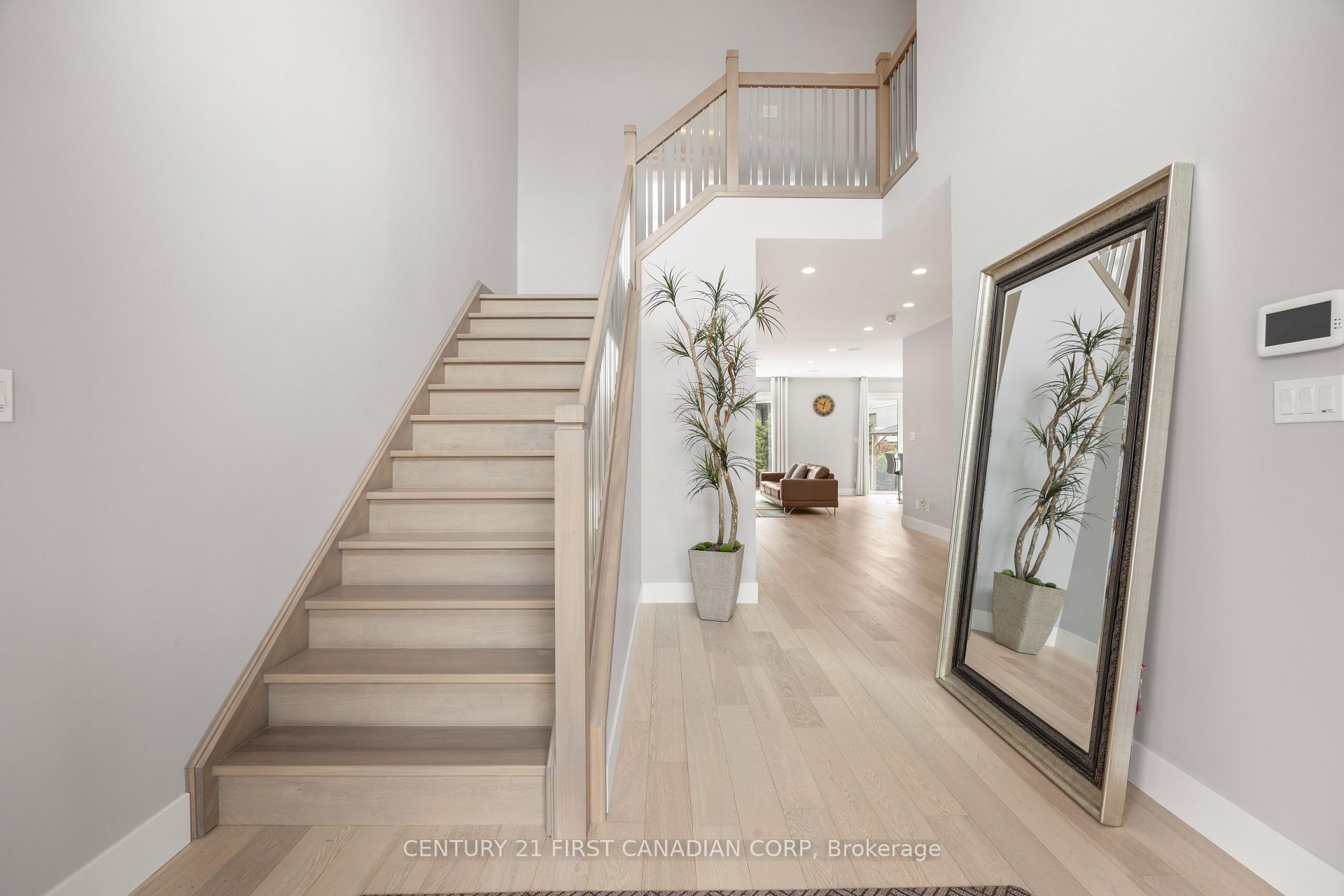 Photo 8 of 2190 Bakervilla Street, London, South V — HOMEH