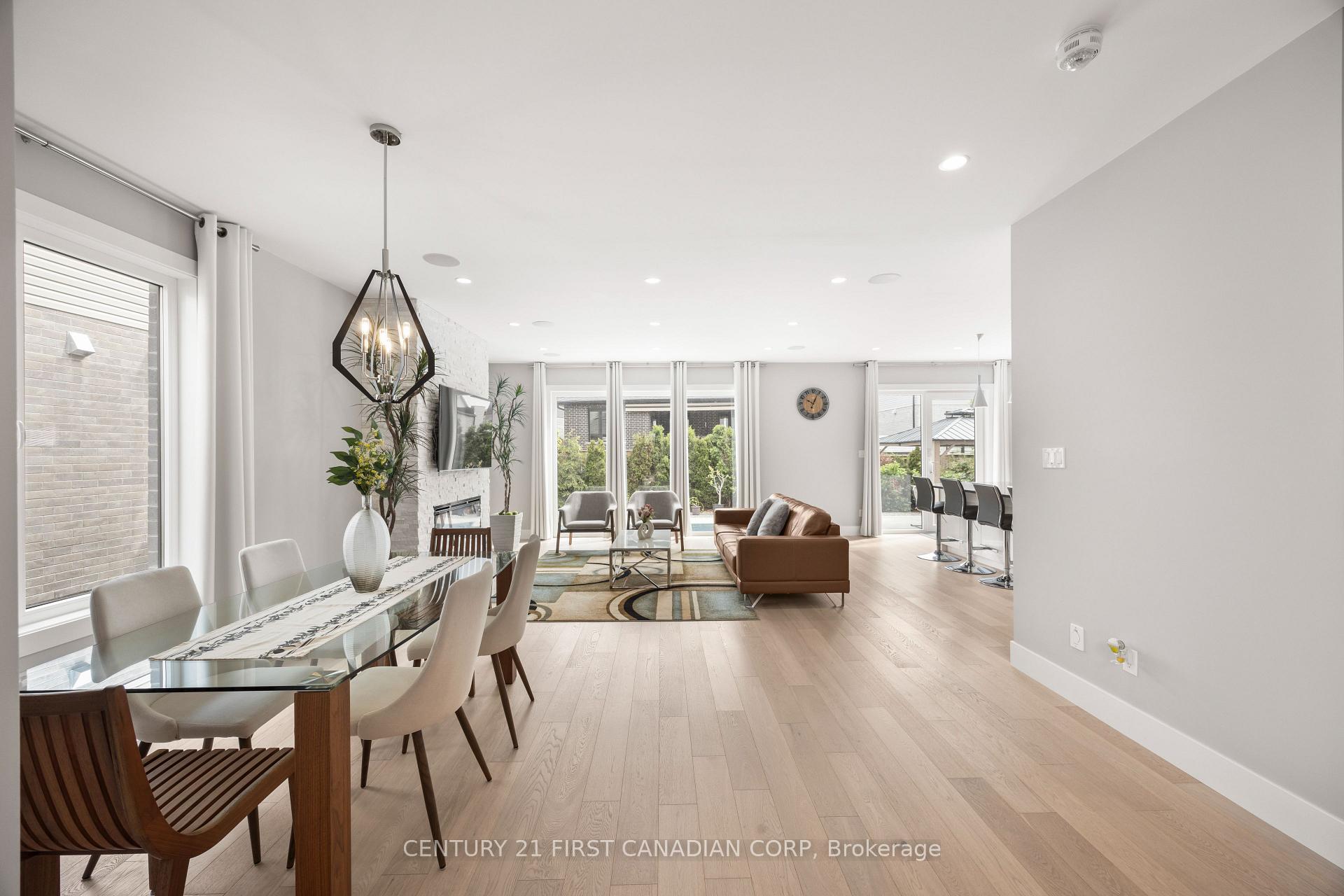 Photo 9 of 2190 Bakervilla Street, London, South V — HOMEH