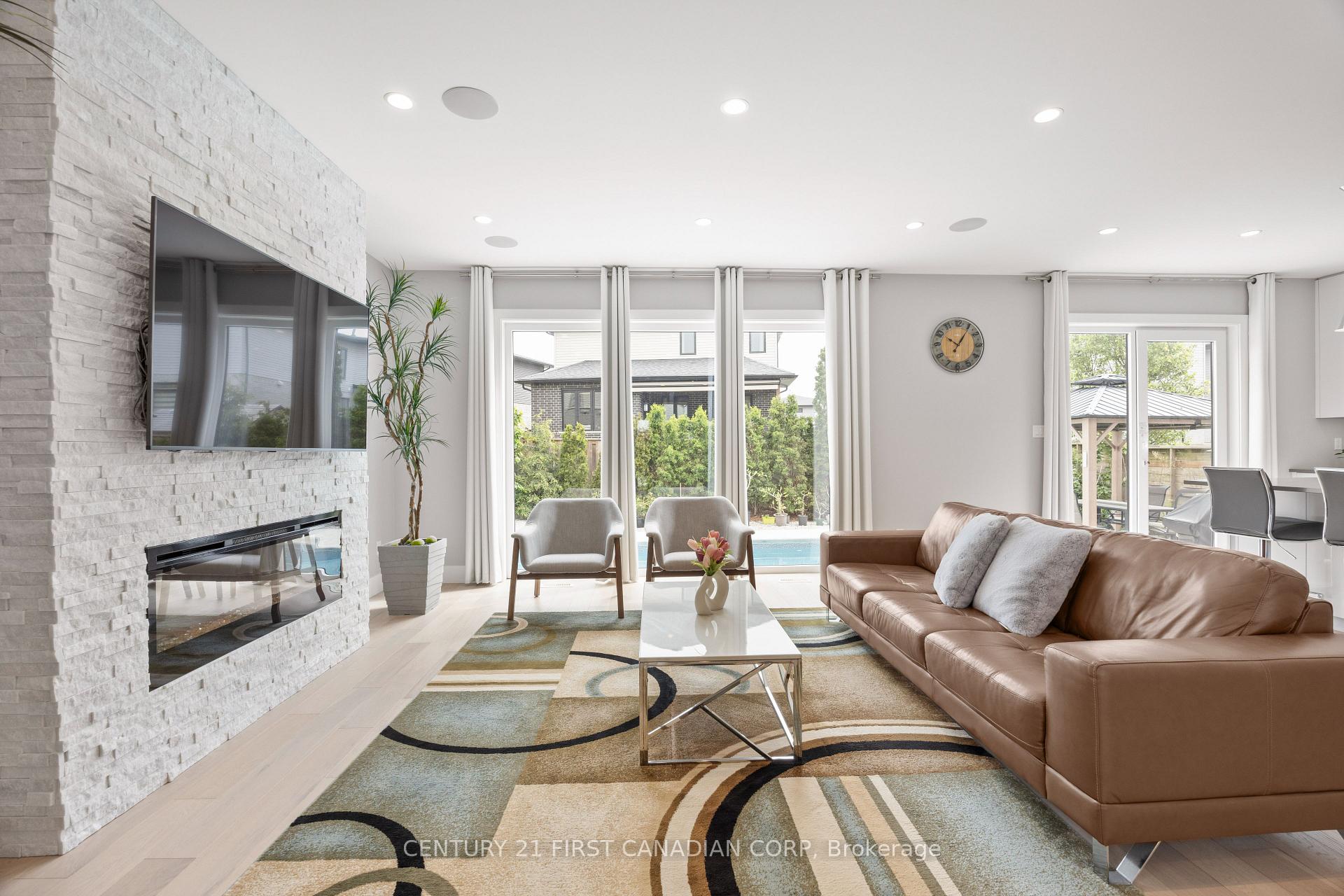 Photo 12 of 2190 Bakervilla Street, London, South V — HOMEH