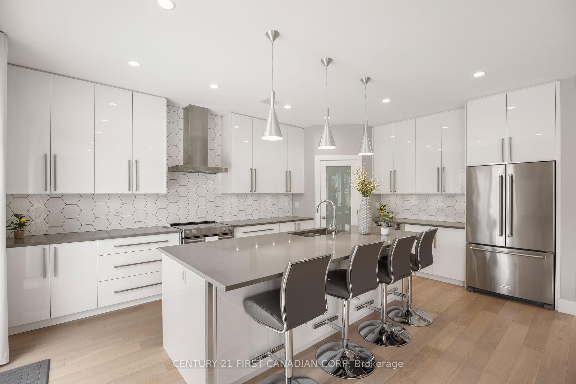Photo 16 of 2190 Bakervilla Street, London, South V — HOMEH