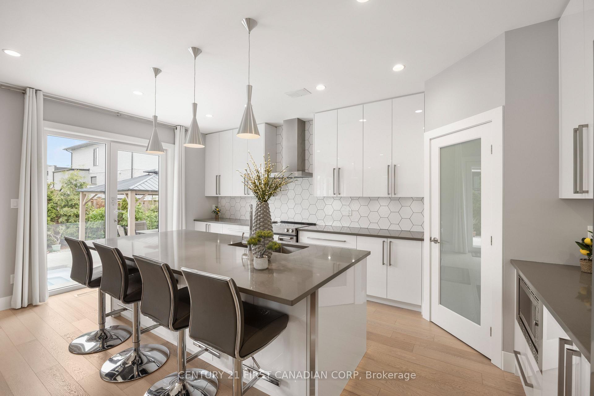 Photo 17 of 2190 Bakervilla Street, London, South V — HOMEH