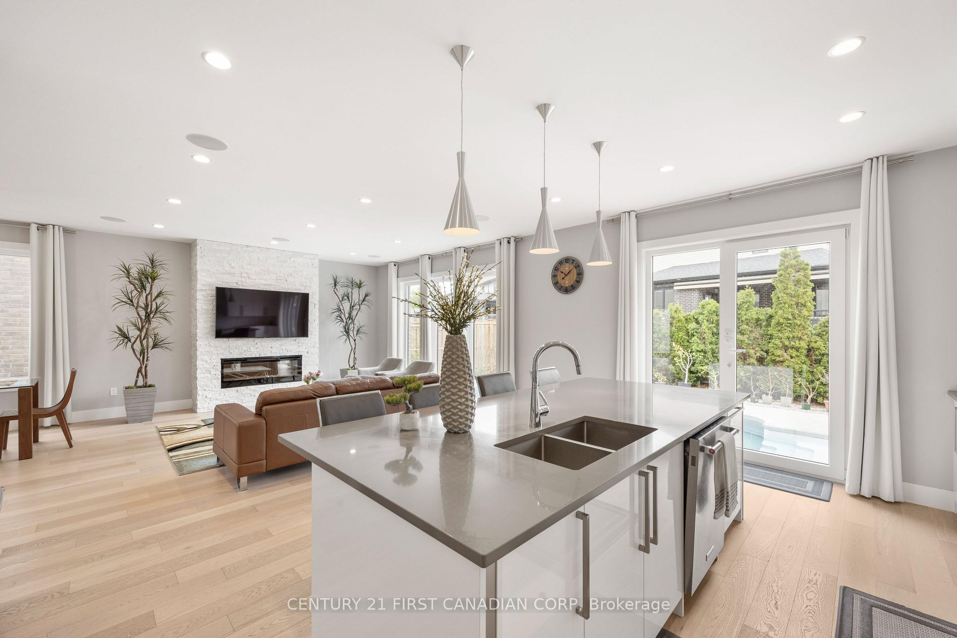 Photo 18 of 2190 Bakervilla Street, London, South V — HOMEH