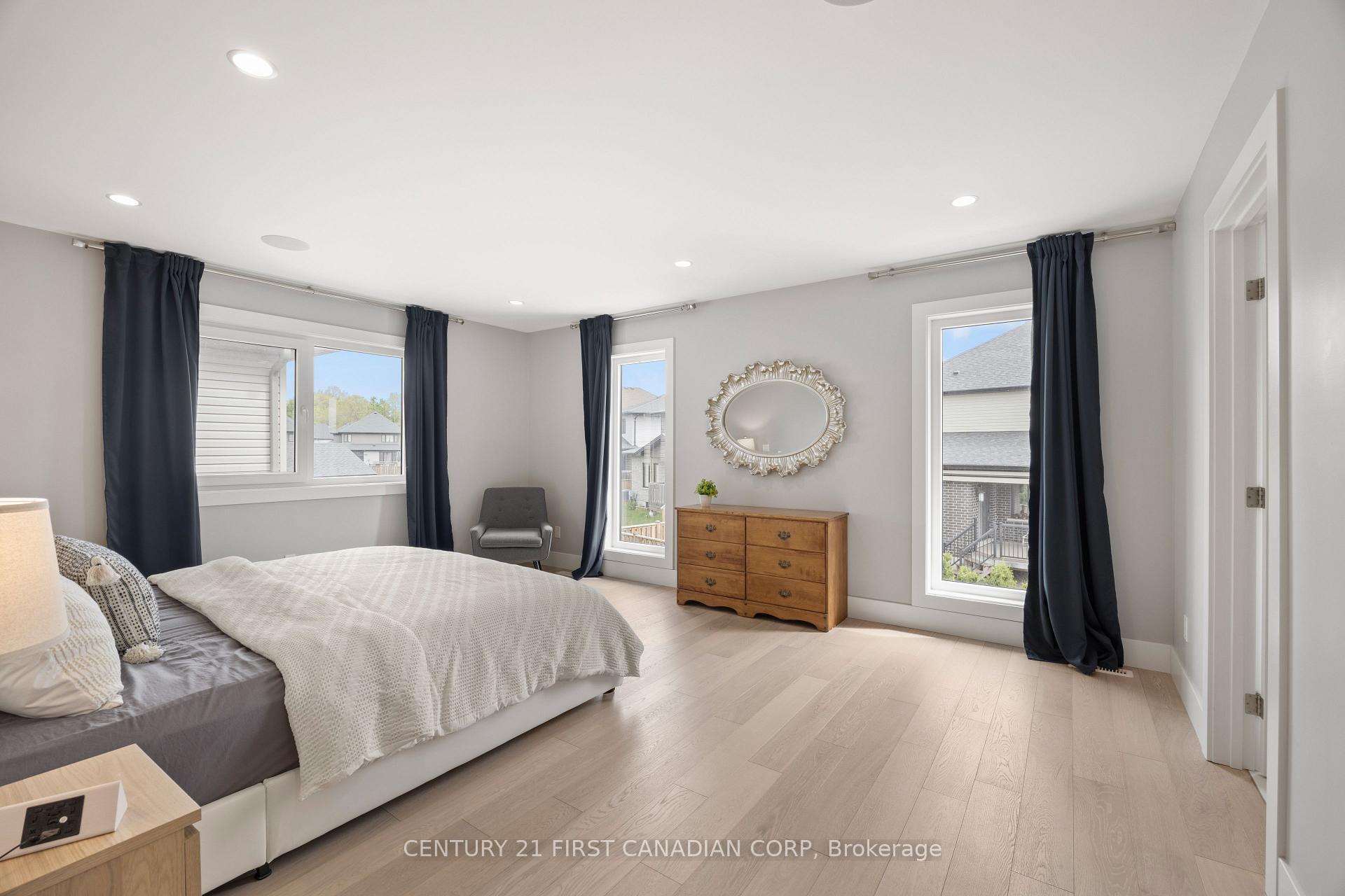 Photo 25 of 2190 Bakervilla Street, London, South V — HOMEH