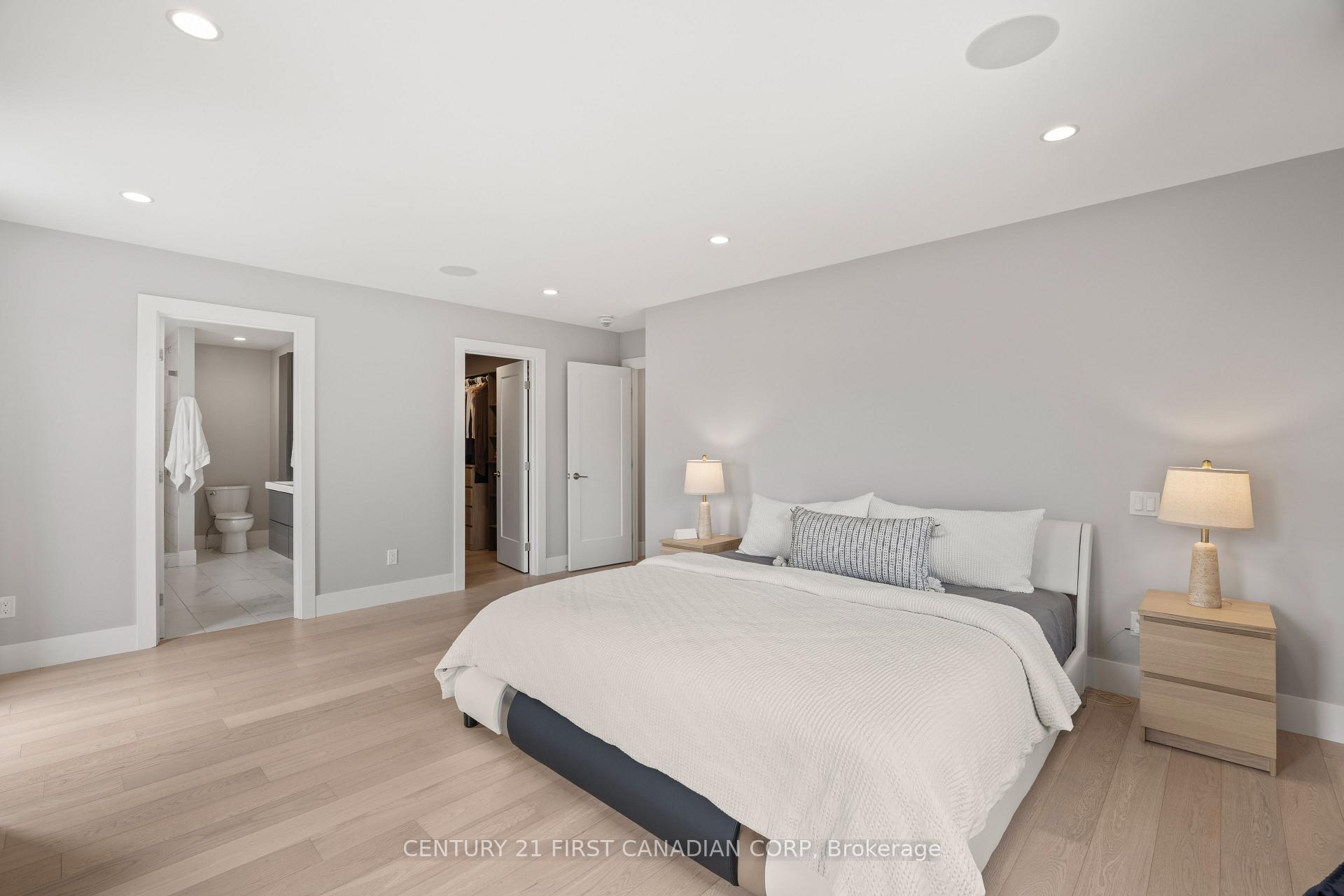 Photo 26 of 2190 Bakervilla Street, London, South V — HOMEH