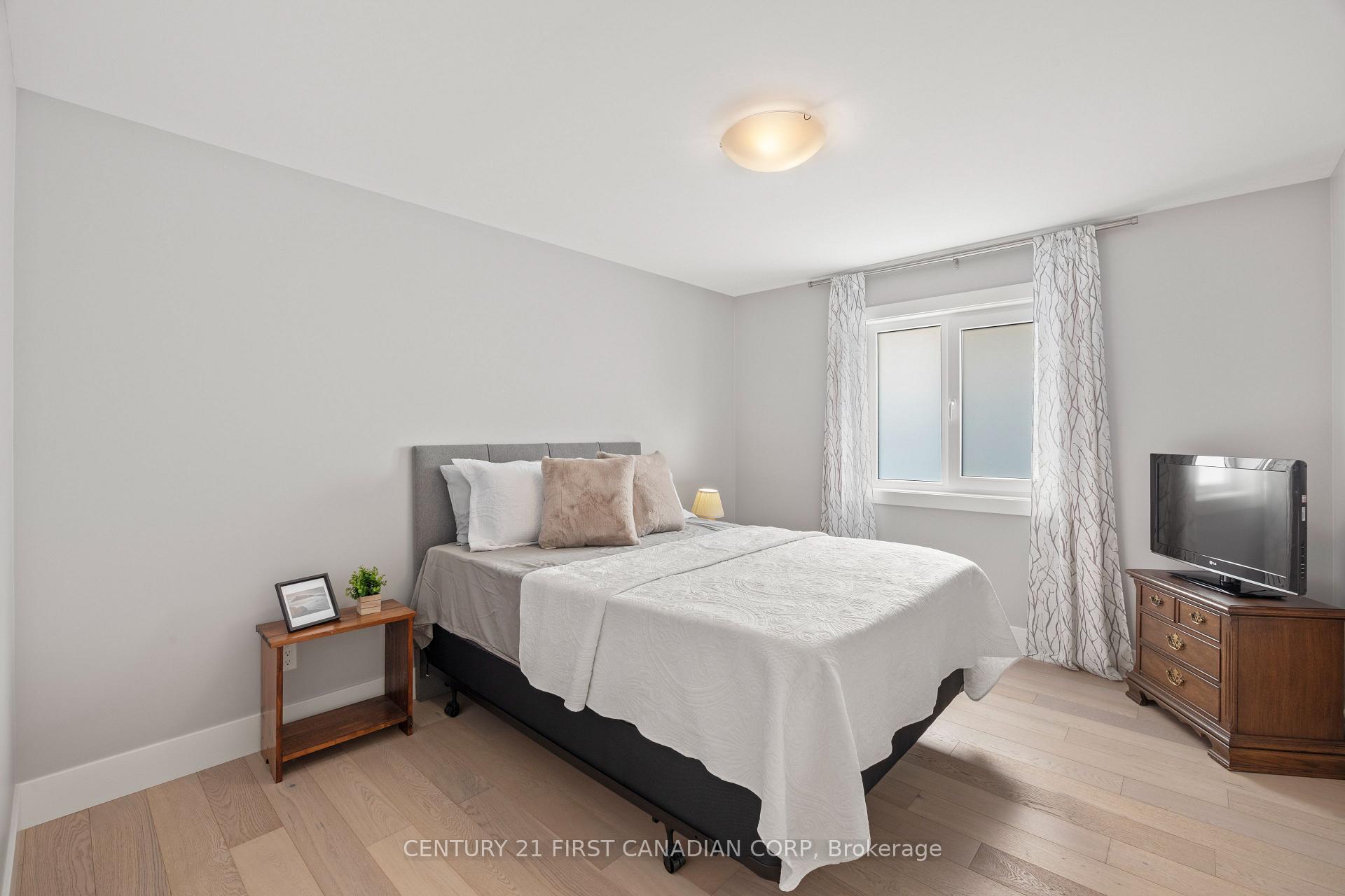 Photo 31 of 2190 Bakervilla Street, London, South V — HOMEH