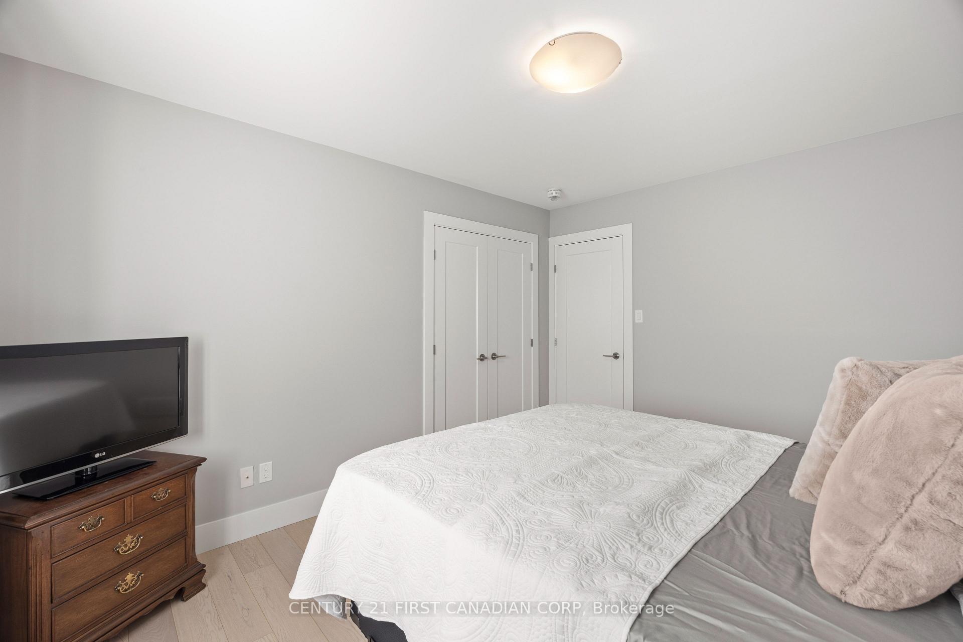 Photo 32 of 2190 Bakervilla Street, London, South V — HOMEH
