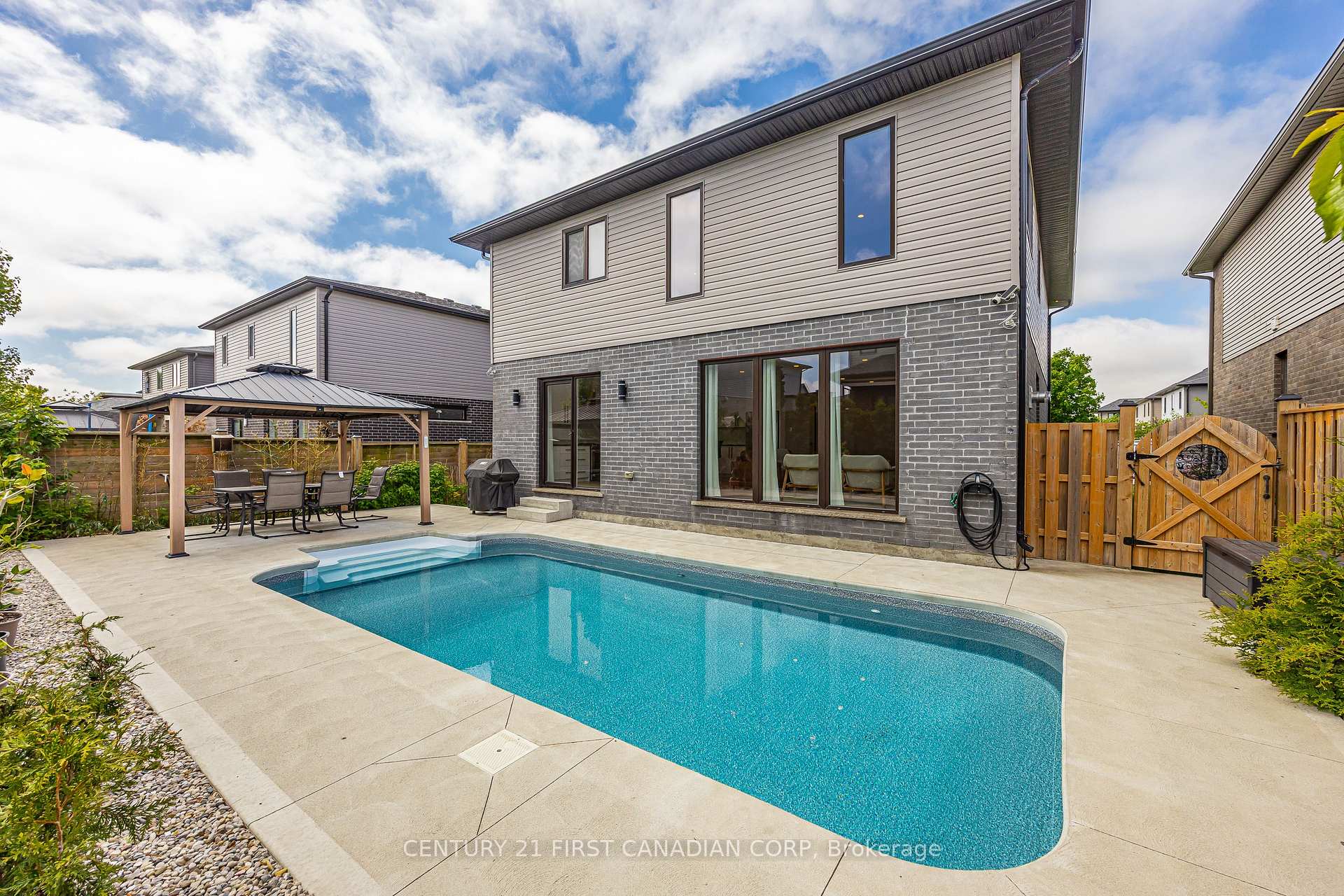 Photo 42 of 2190 Bakervilla Street, London, South V — HOMEH