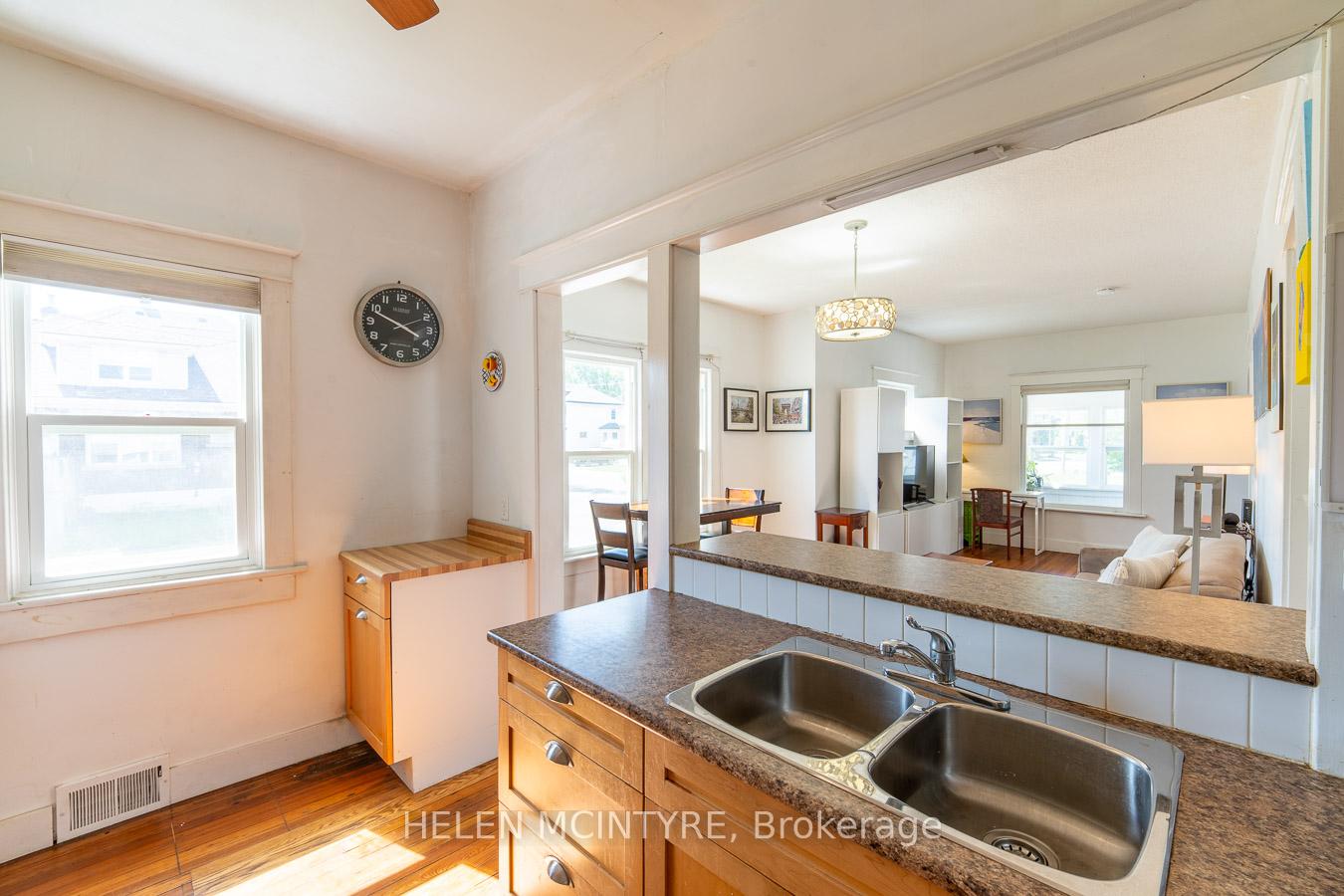 Photo 10 of 5012 Morrison Street, Niagara Falls, Cherrywood — HOMEH