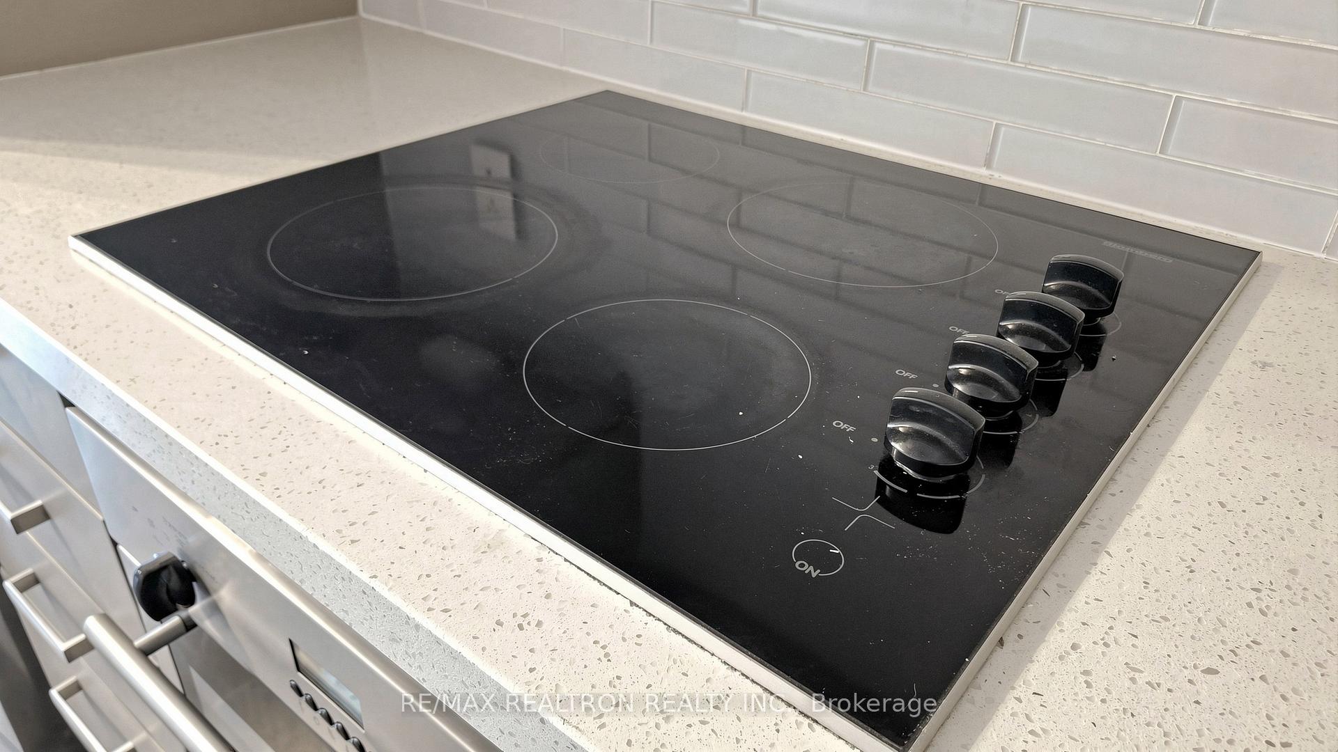 Photo 18 of Unit 102, 18 Uptown Drive, Markham, Unionville — HOMEH